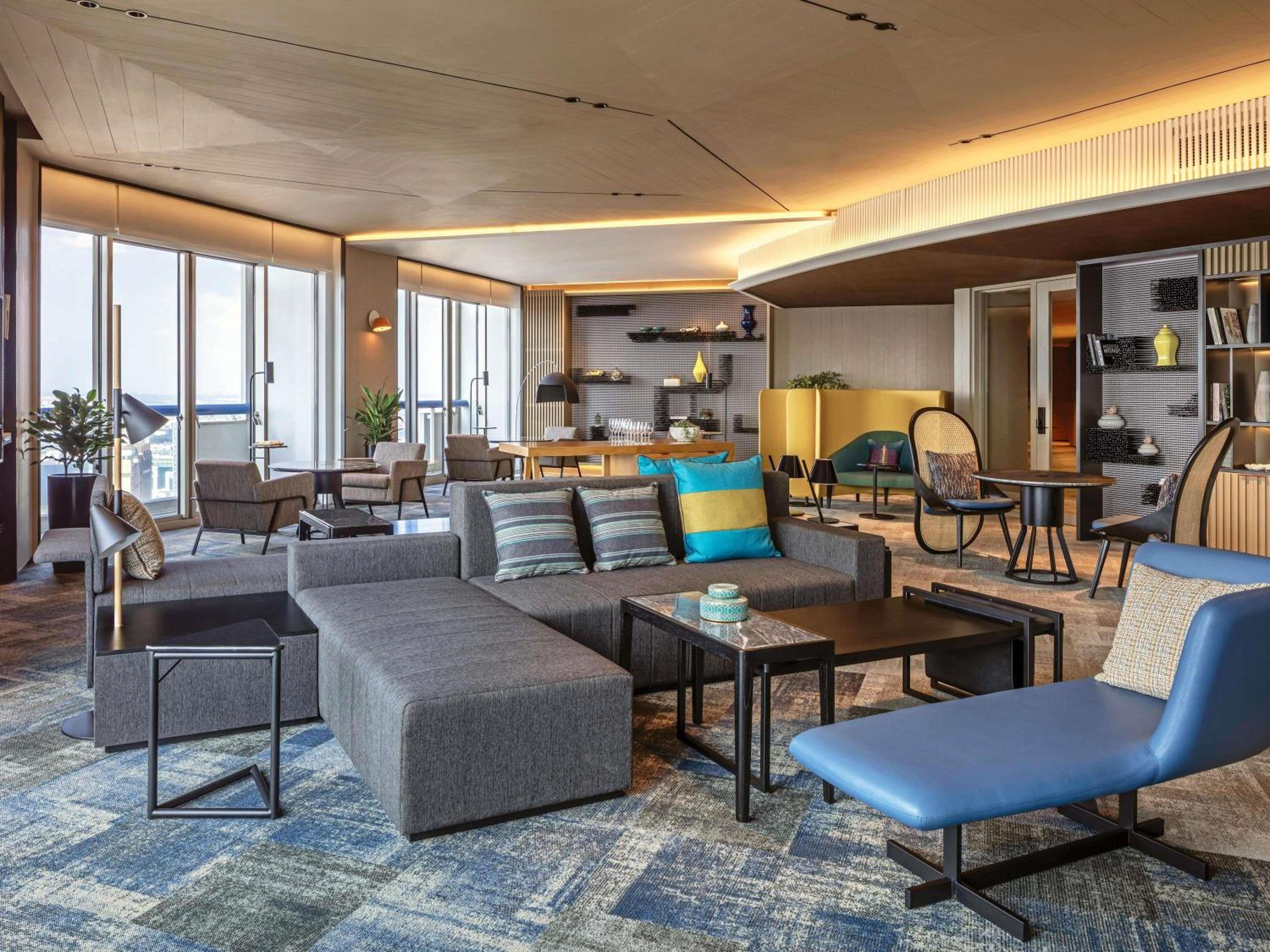 Crest King Suite with Marina Bay View, High Floor, Lounge Access and Two Balconies