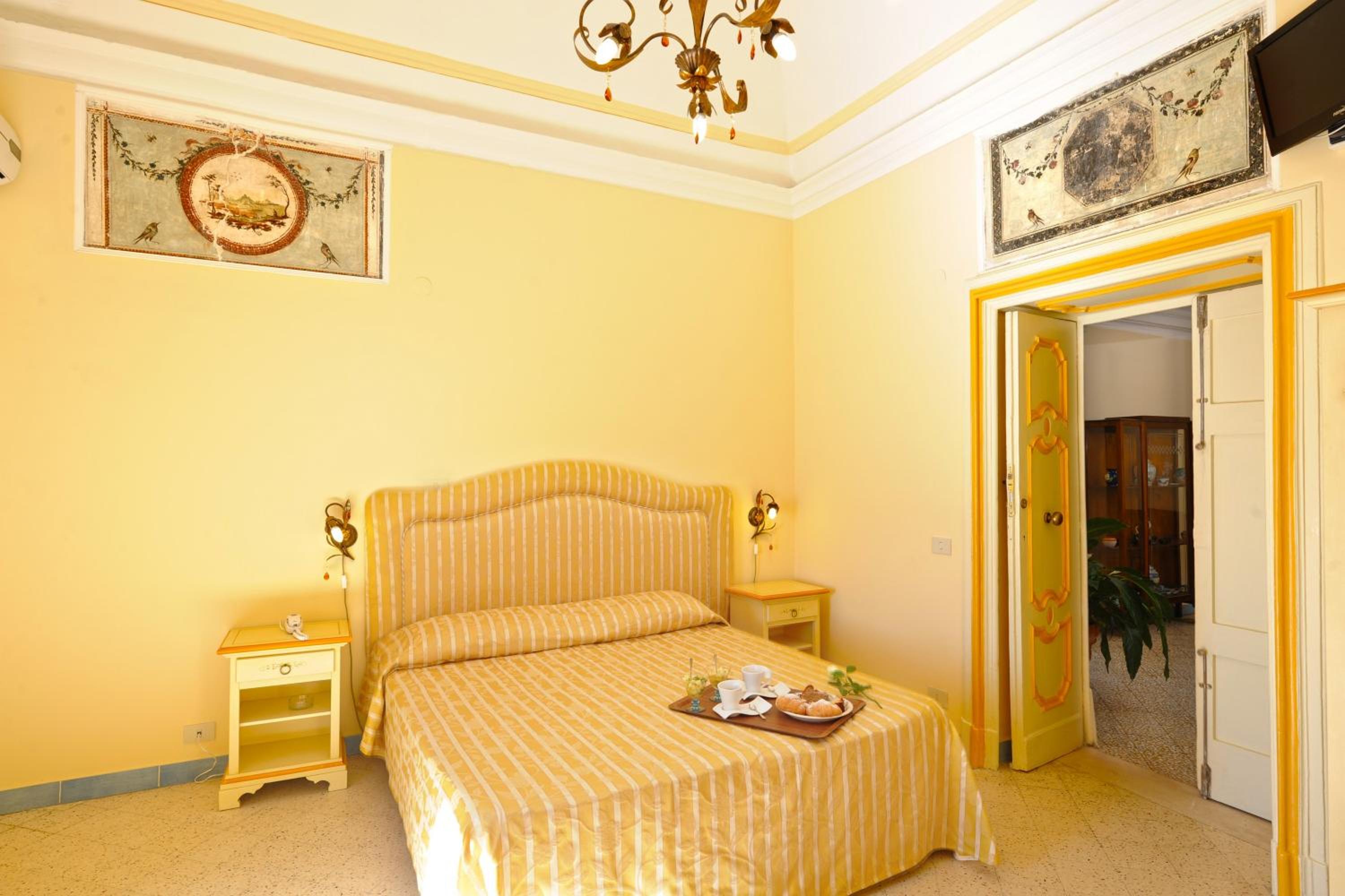 Superior Double Room with Sea View - Photo 2
