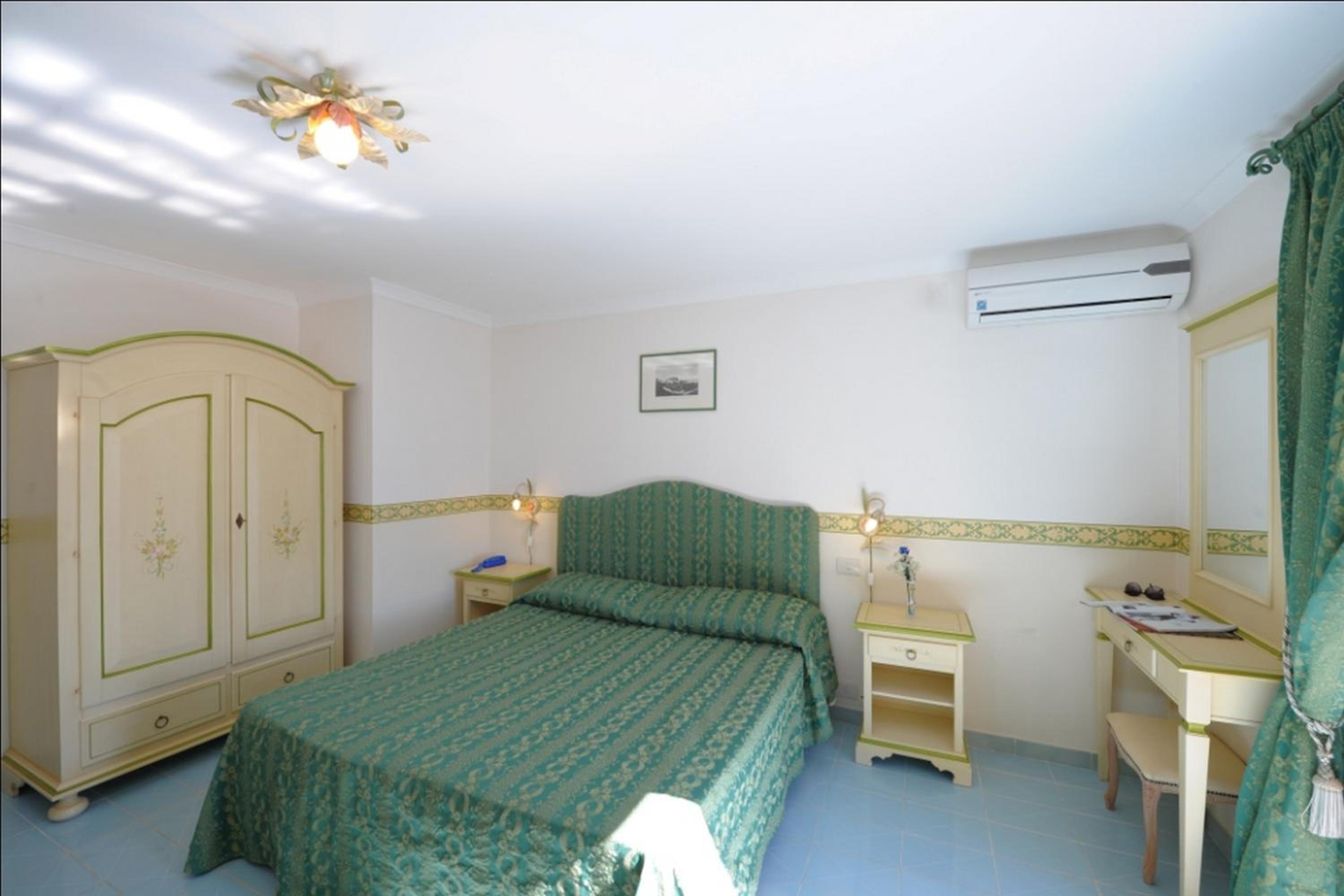 Double Room with Sea View - Photo 2