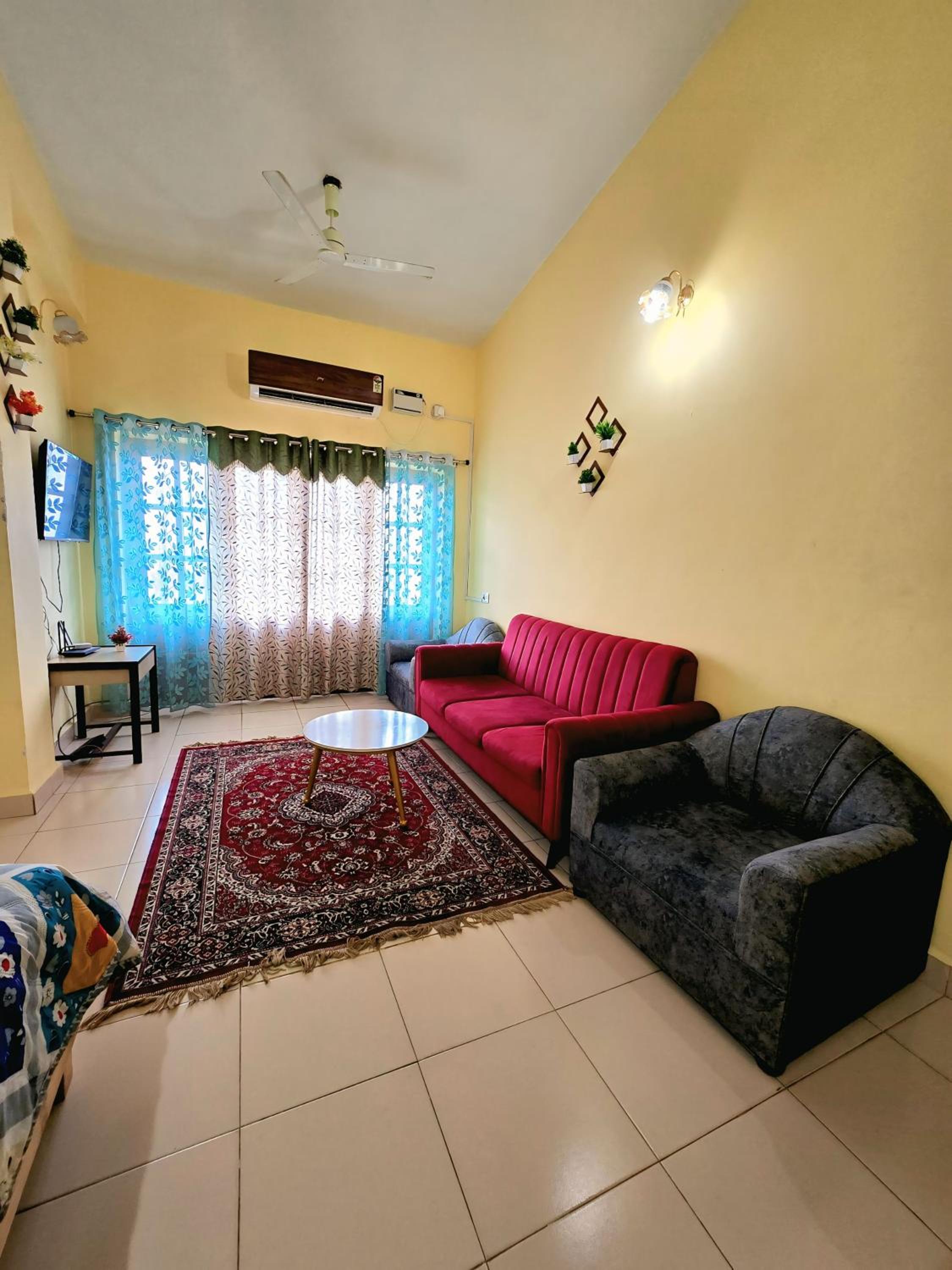 Apartment with Balcony photo 2