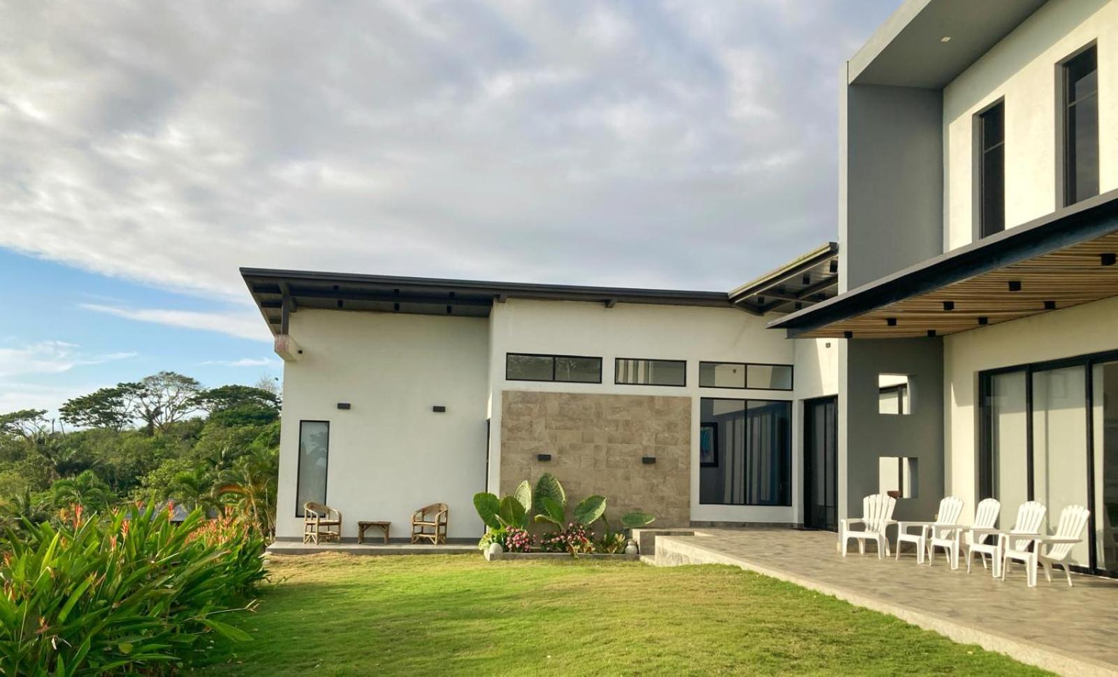 Four-Bedroom Vacation Home photo 1