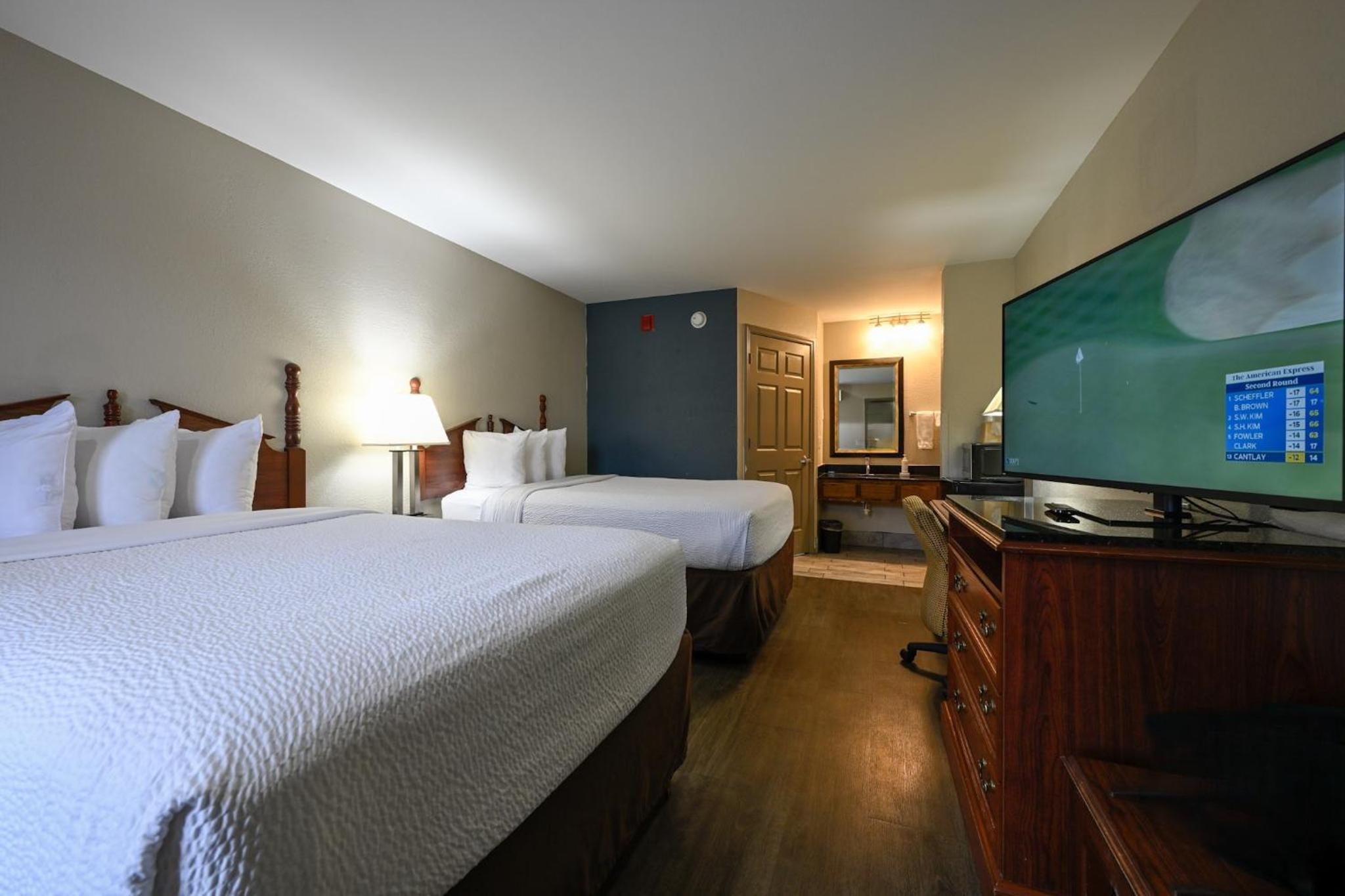 Double Room with Two Double Beds - Smoking - Photo 1