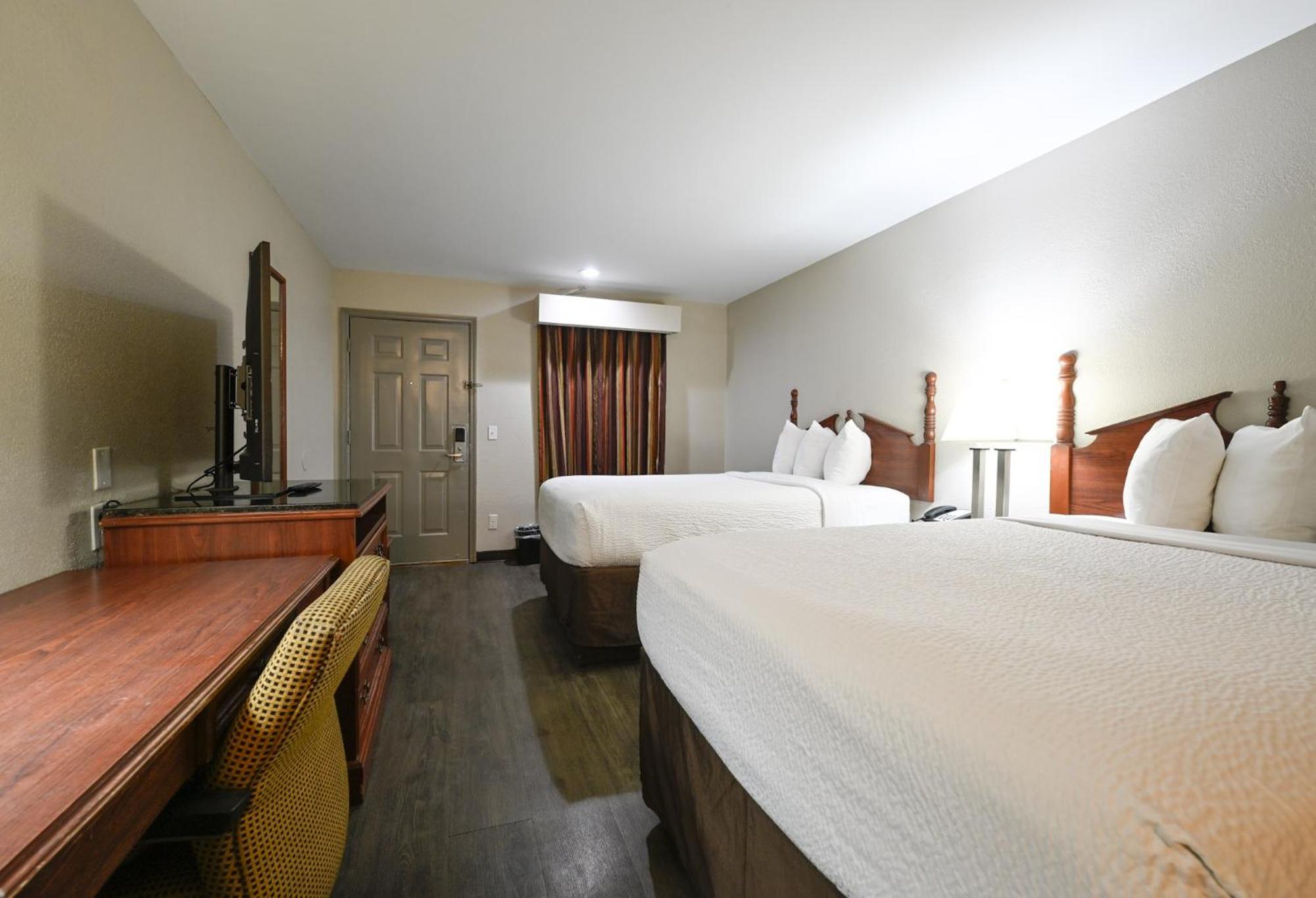 Double Room with Two Double Beds - Smoking - Photo 2