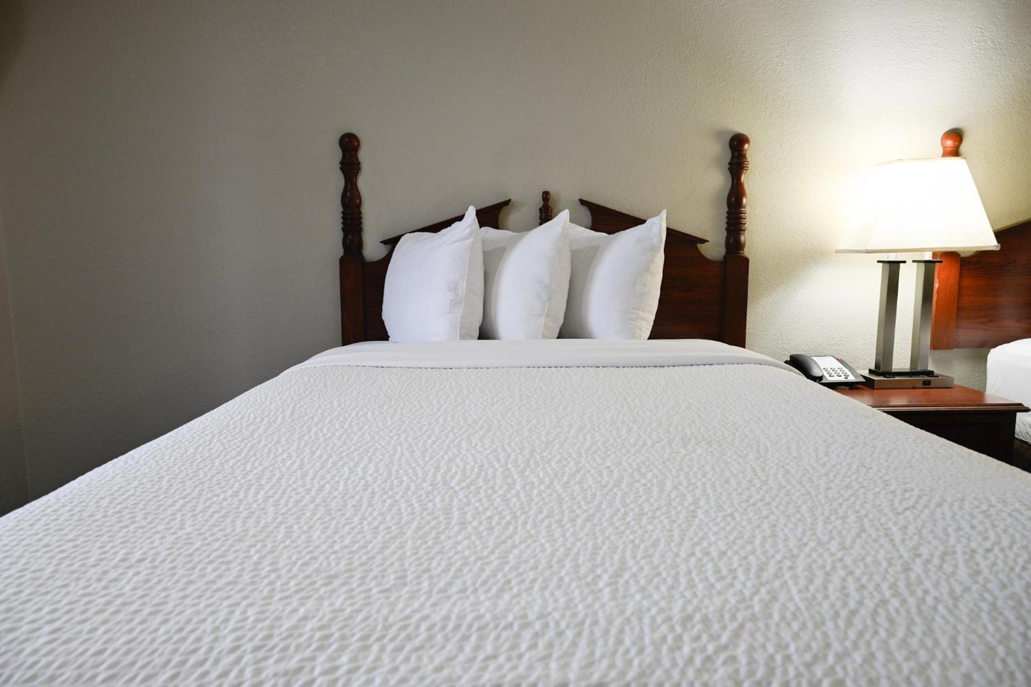 Double Room with Two Double Beds - Smoking - Photo 3
