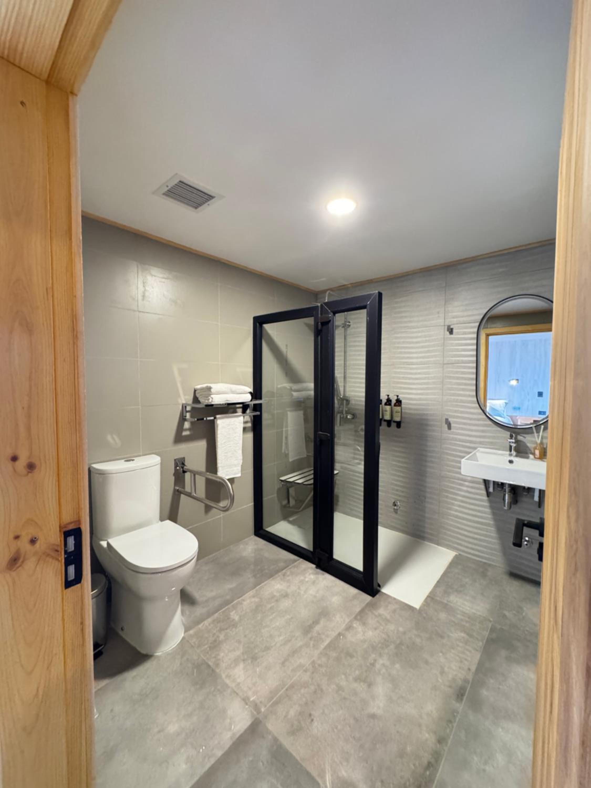 Double or Twin Room - Disability Access photo 2