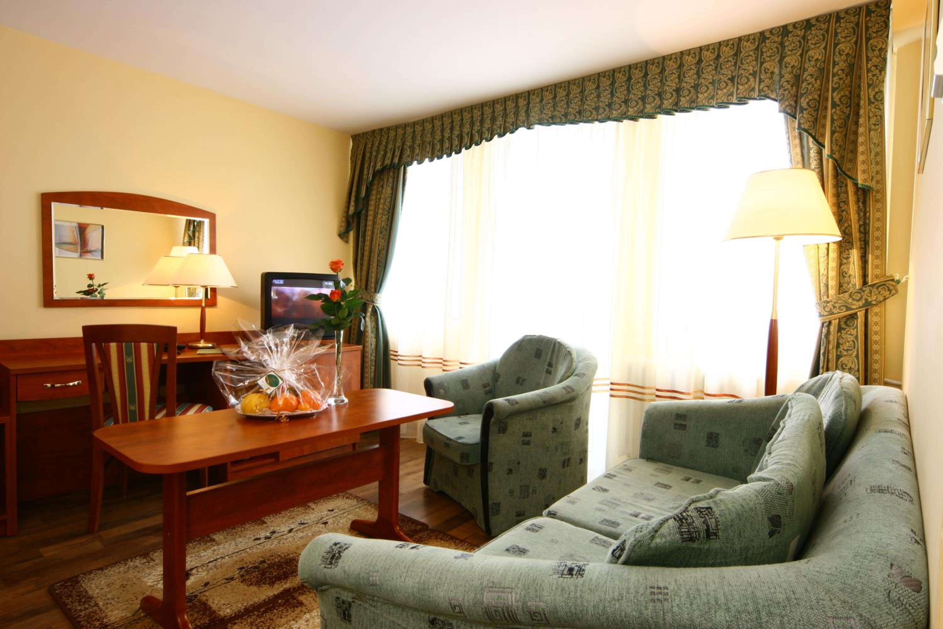 One-Bedroom Apartment - Photo 1