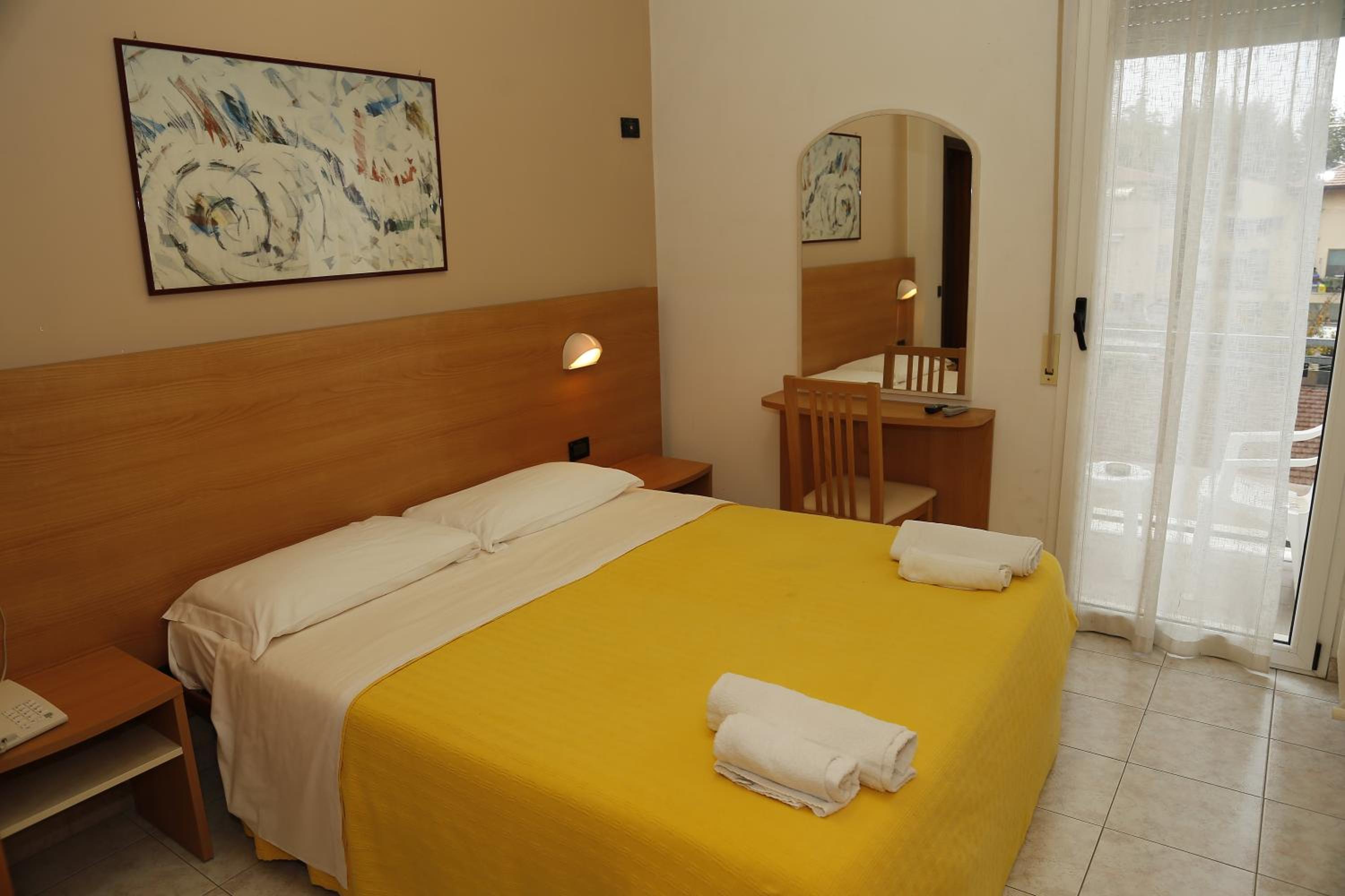 Standard Double or Twin Room - Photo 1