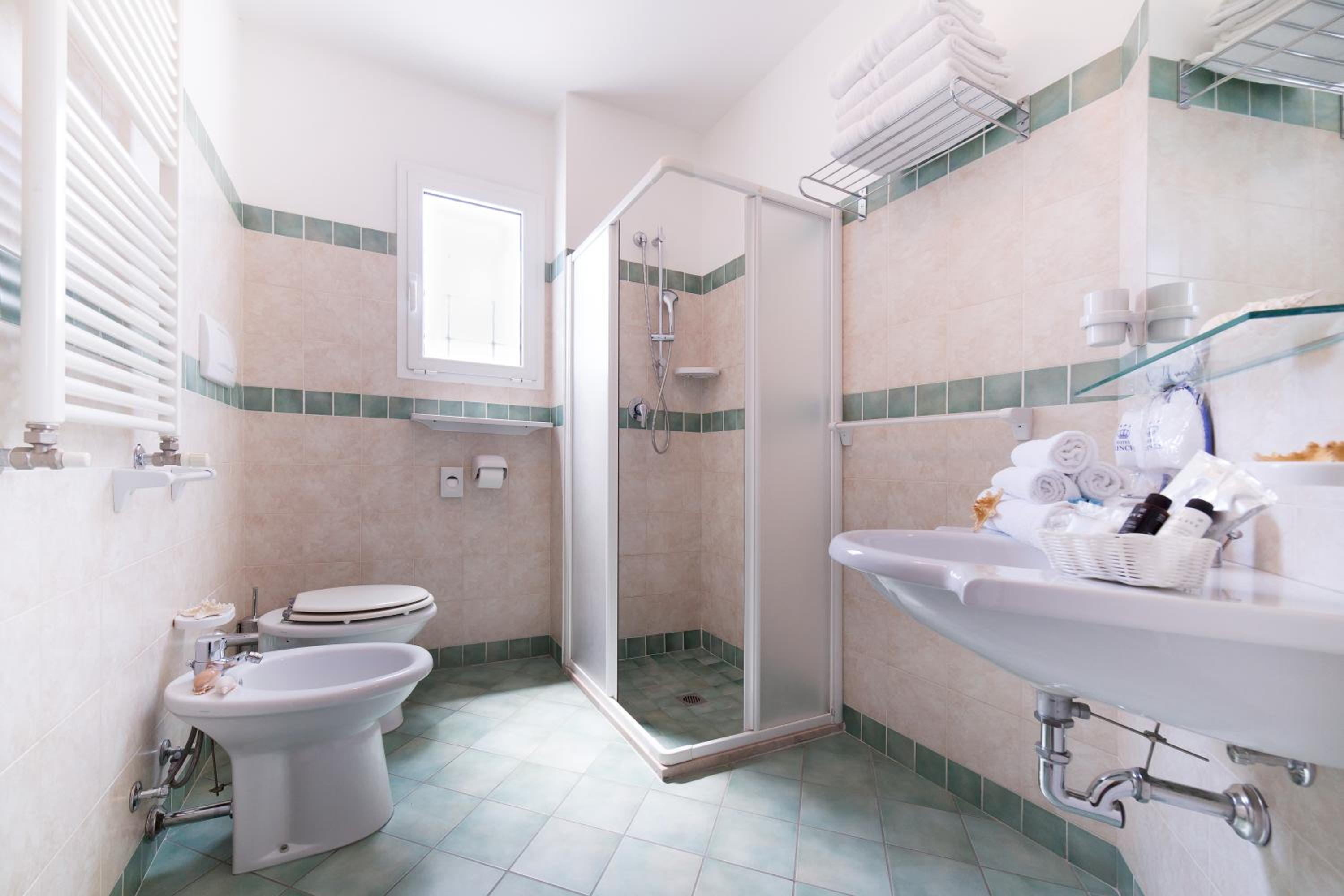 Basic Triple Room photo 2