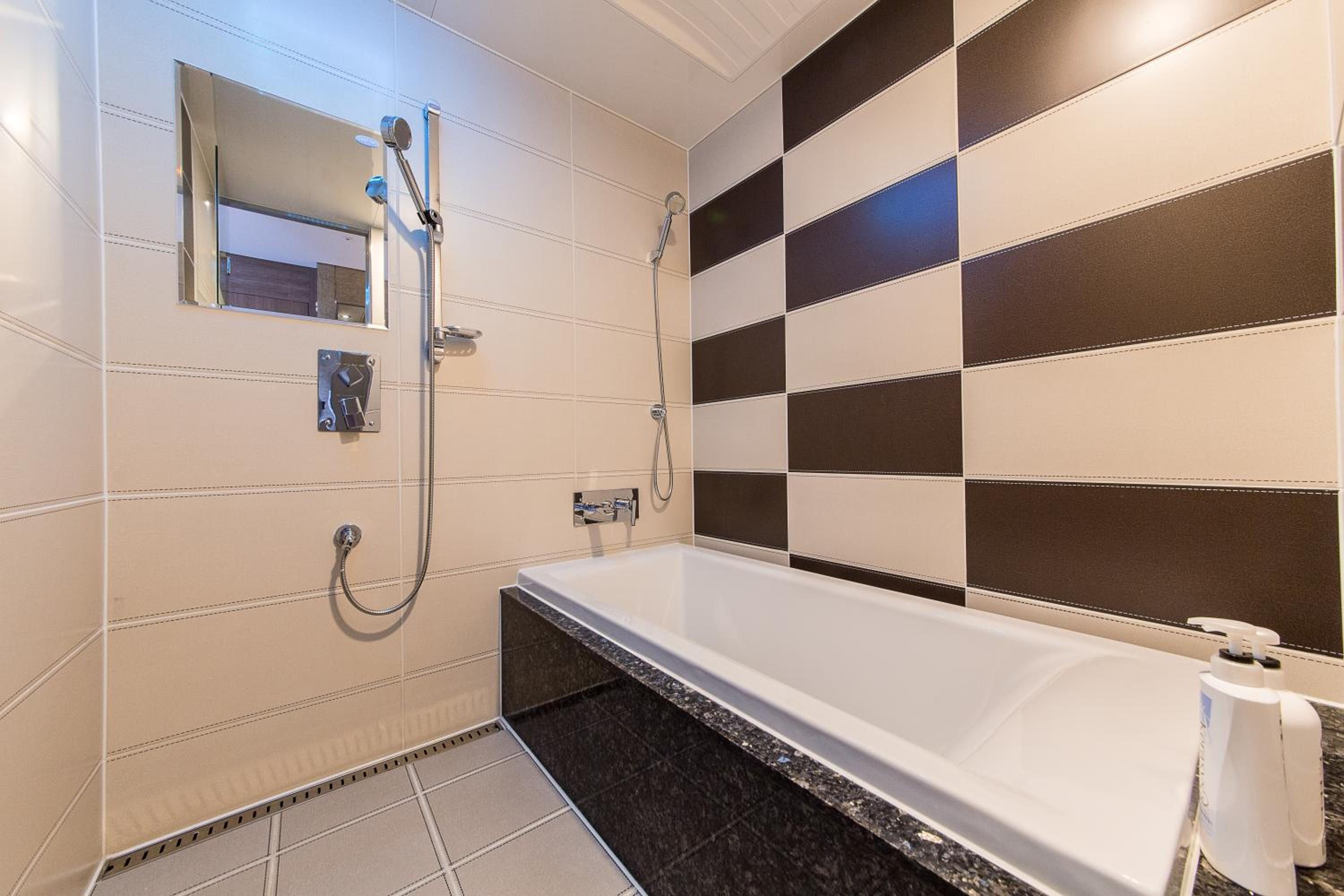 Deluxe Double Room - Photo 9