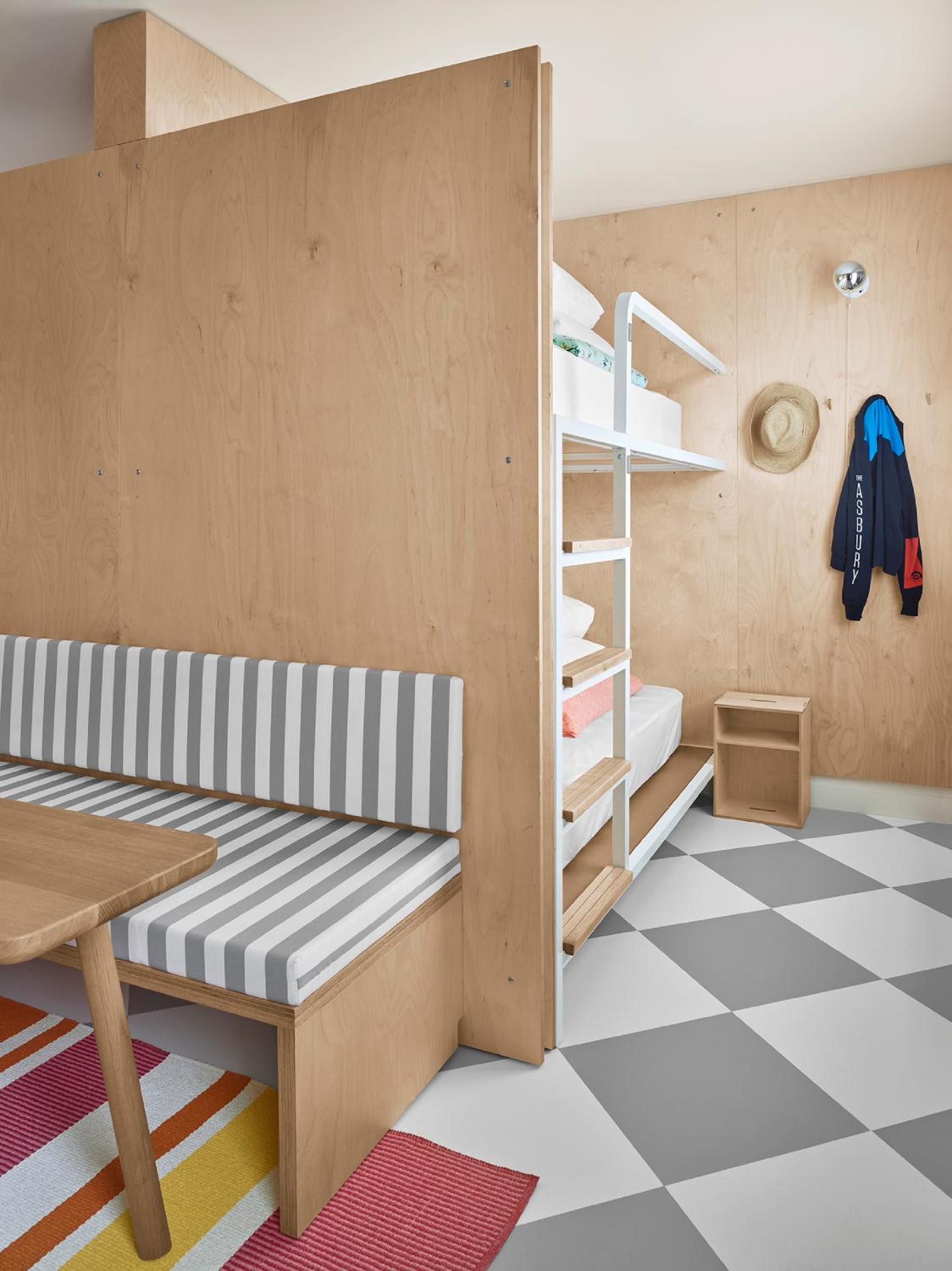 Octo Room with Eight Bunk Beds