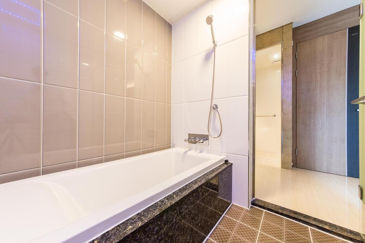 Deluxe Double Room - Photo 12