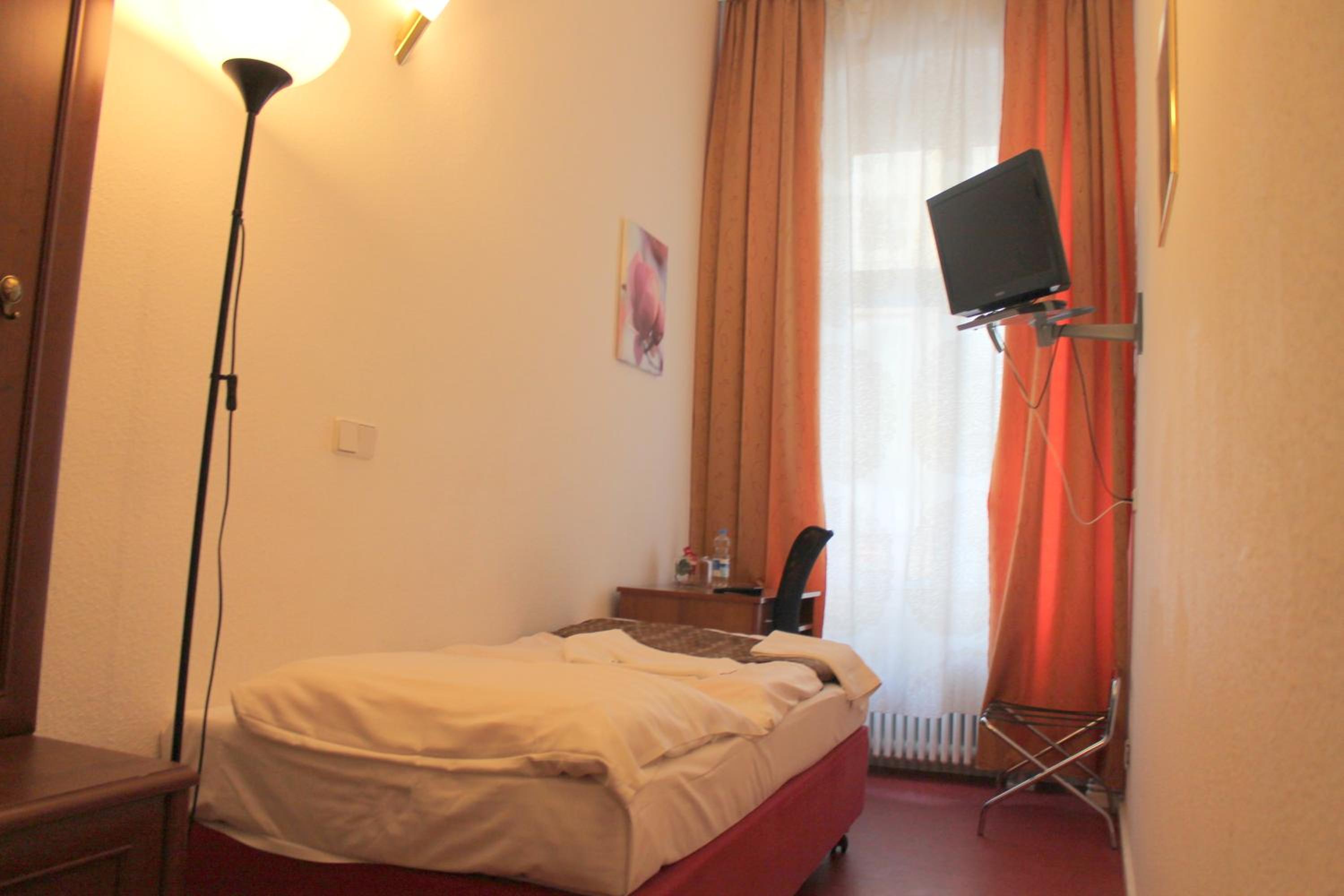 Single Room photo 3