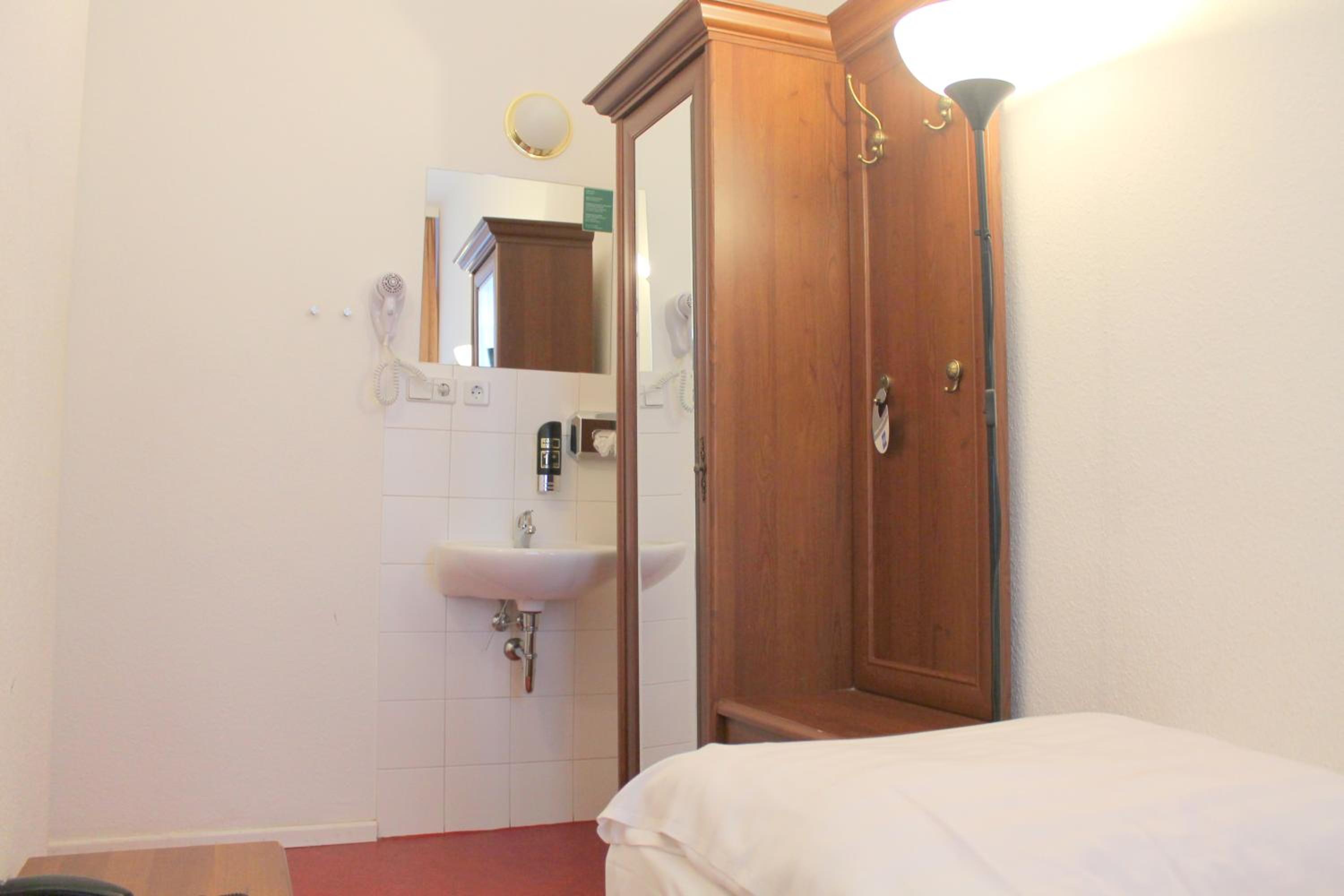 Single Room photo 2