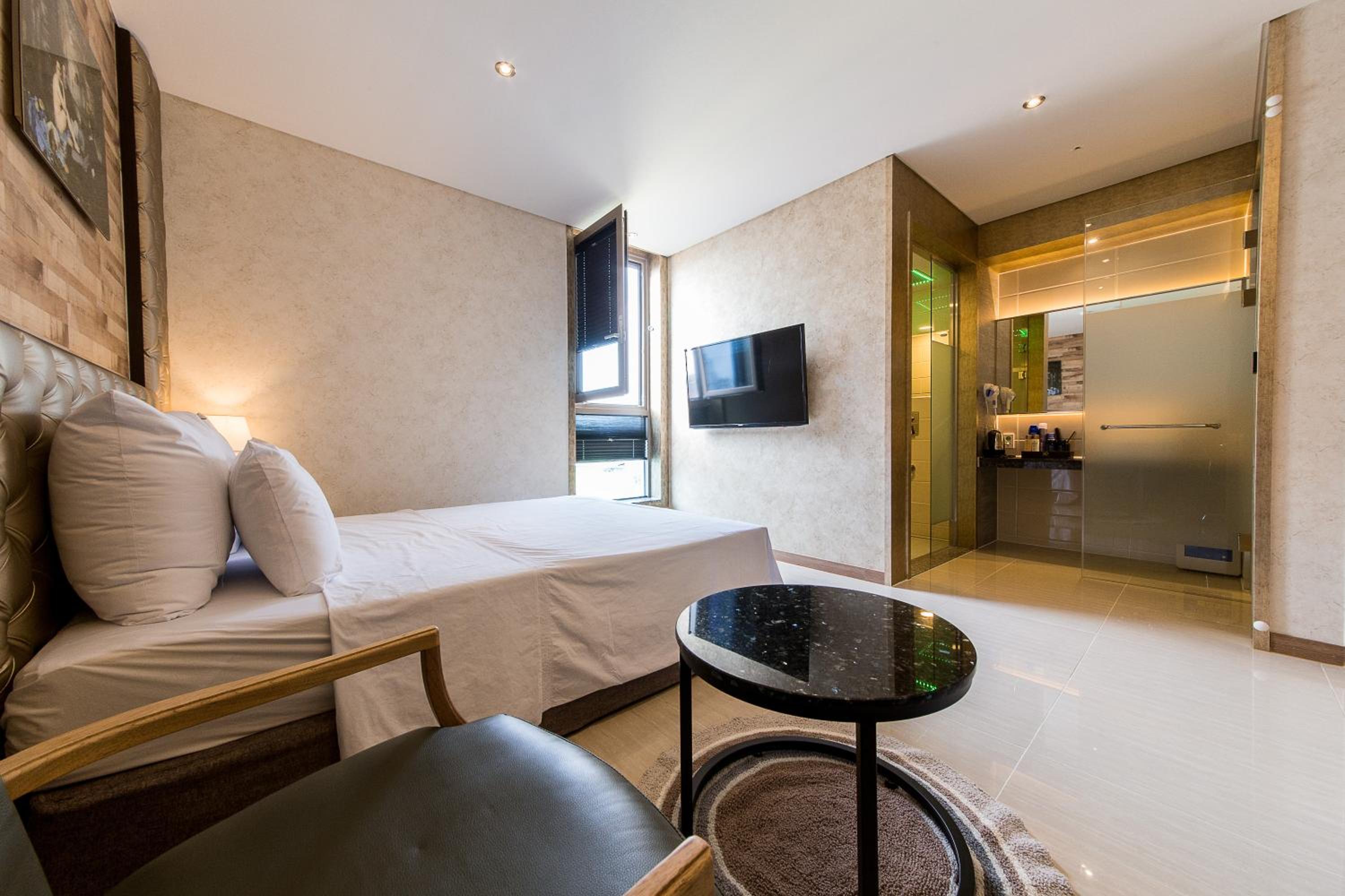 Deluxe Double Room - Photo 18