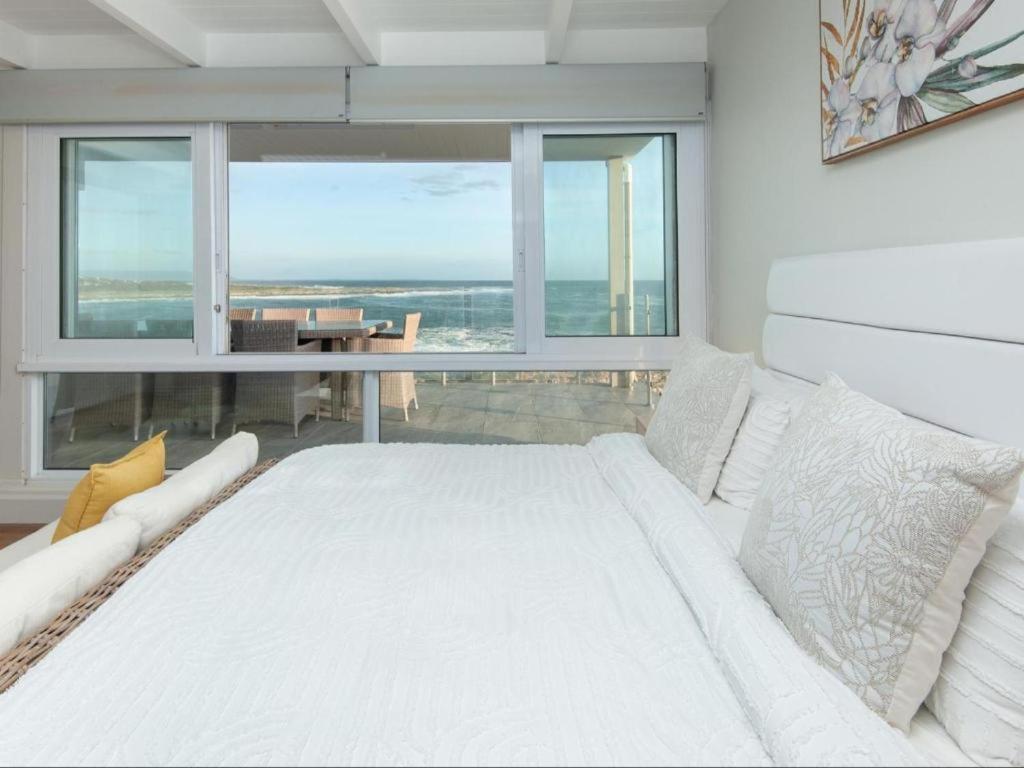 King Suite with Balcony photo 2