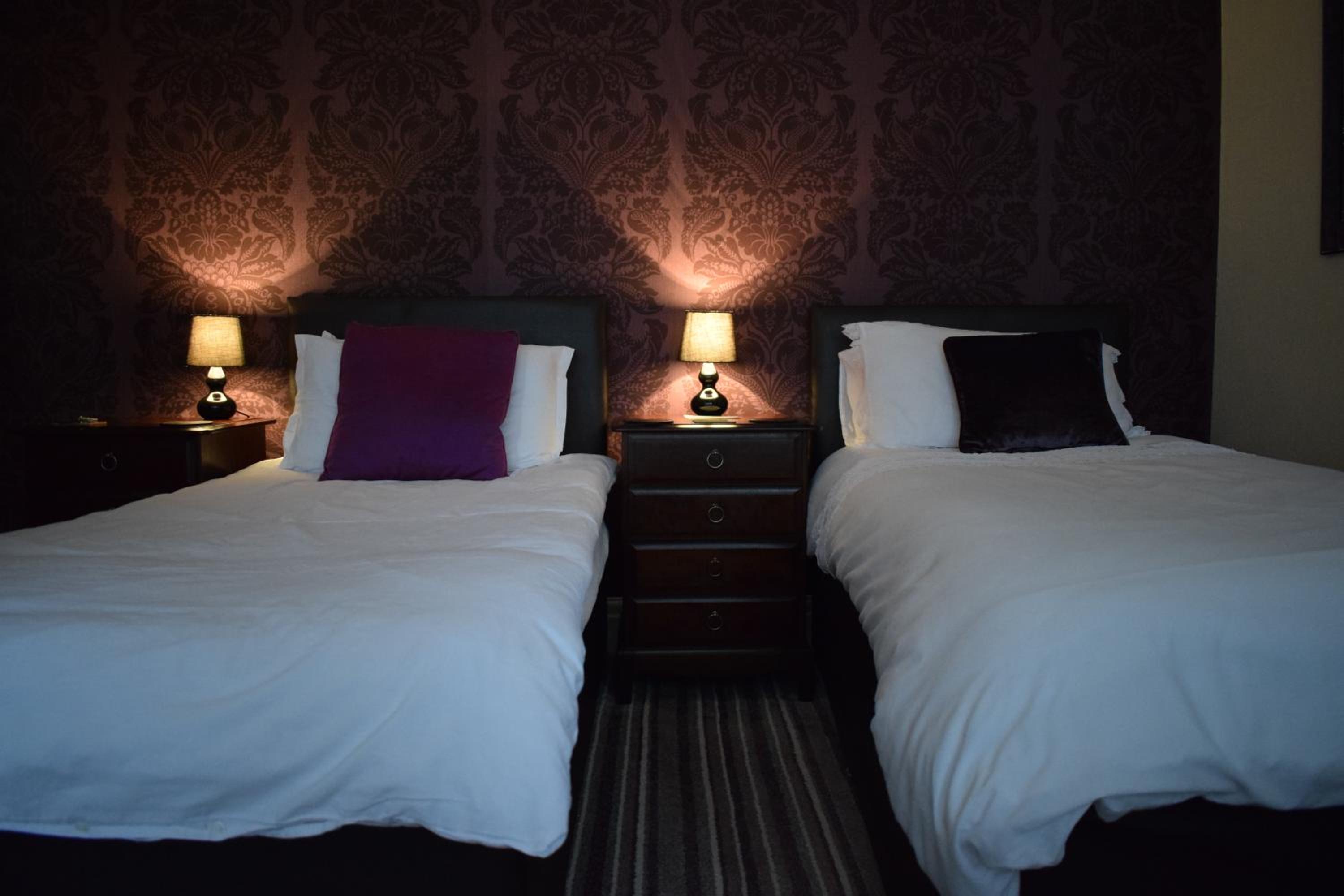 Twin Room with Private Bathroom photo 3