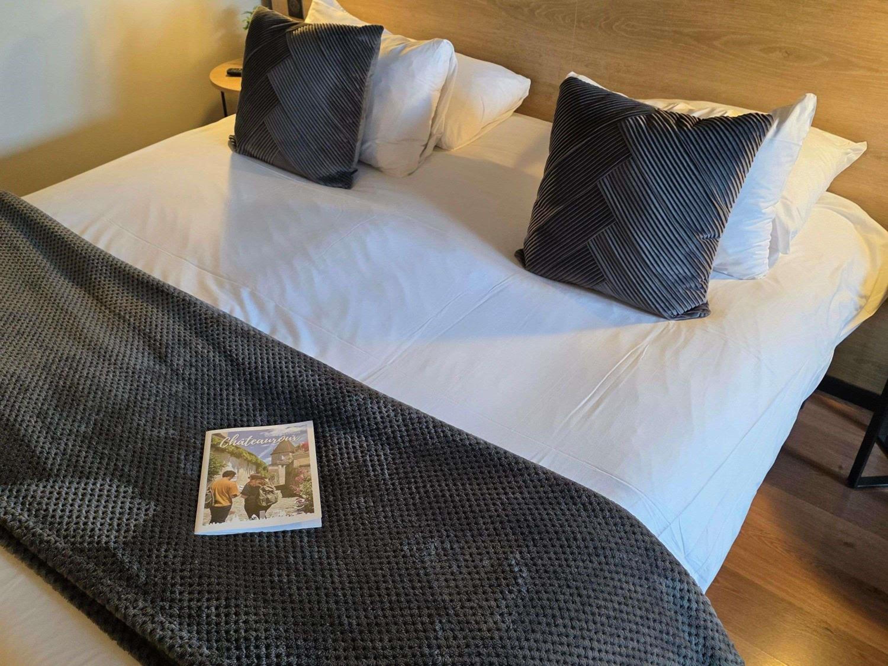 Standard Room with One Double Bed and One Single Bed