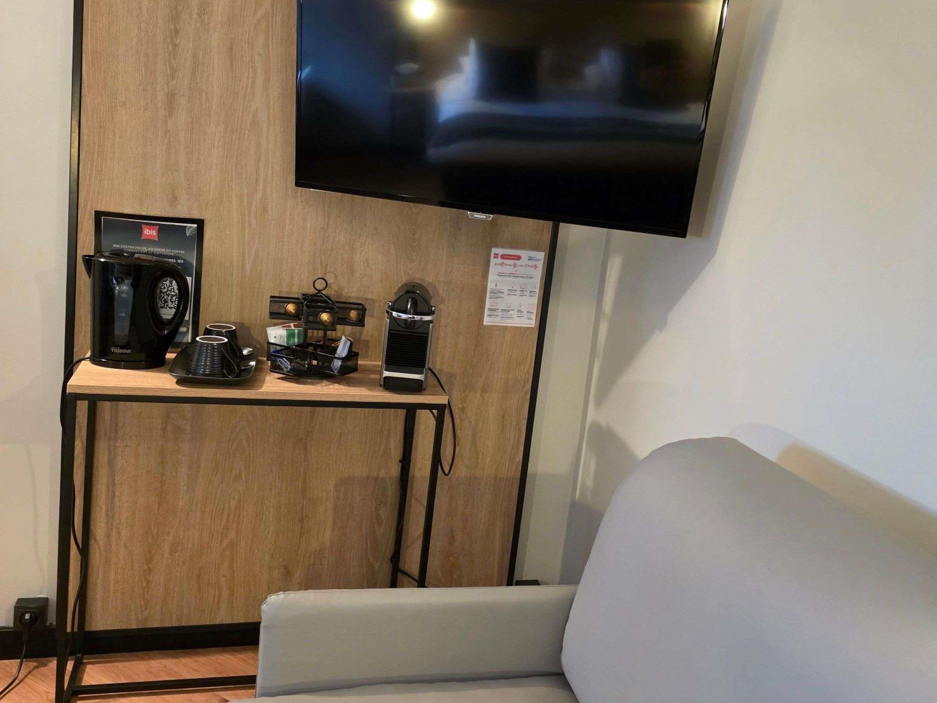 Standard Room with One Double Bed and One Single Bed - Photo 6
