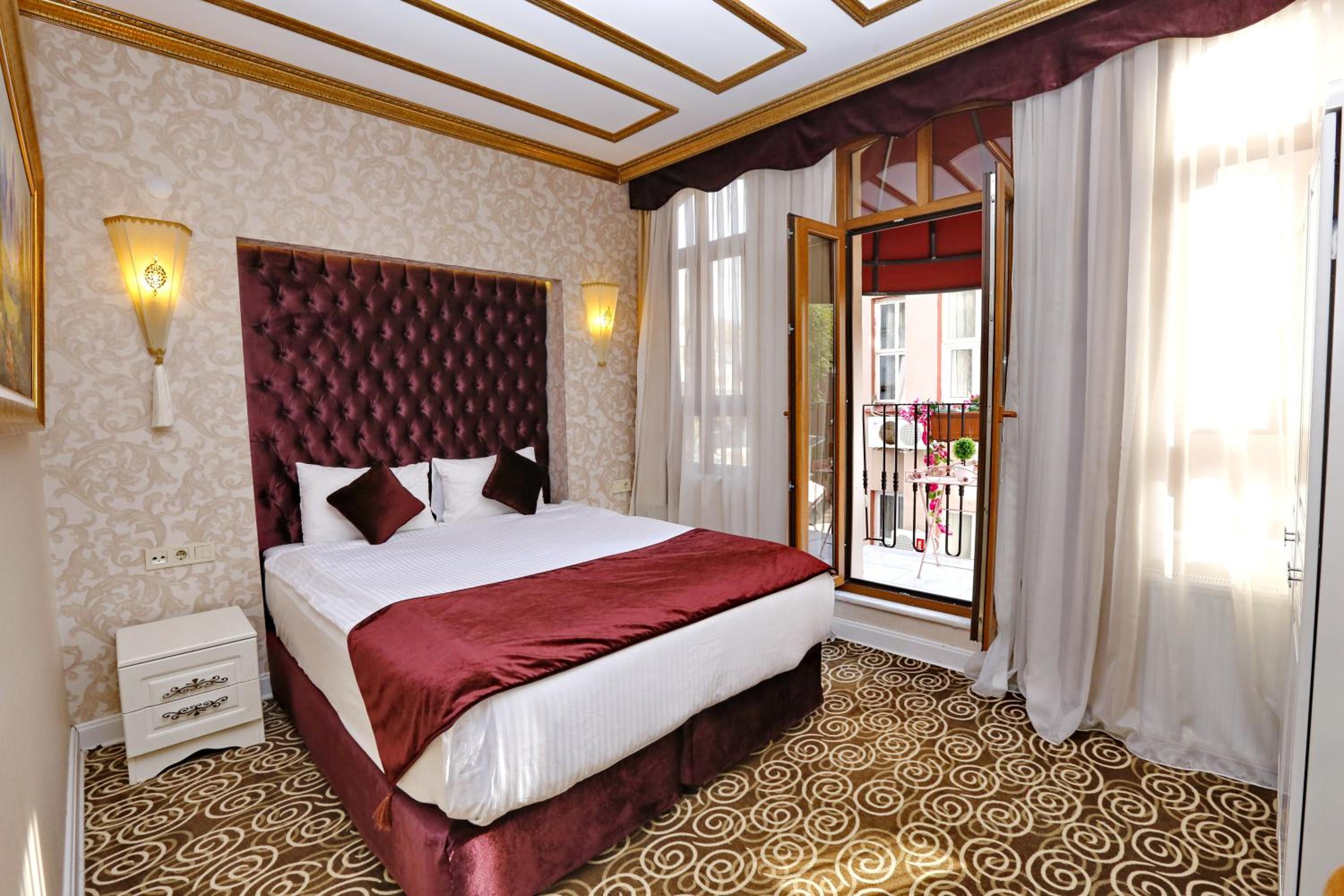 Suite with Balcony photo 3