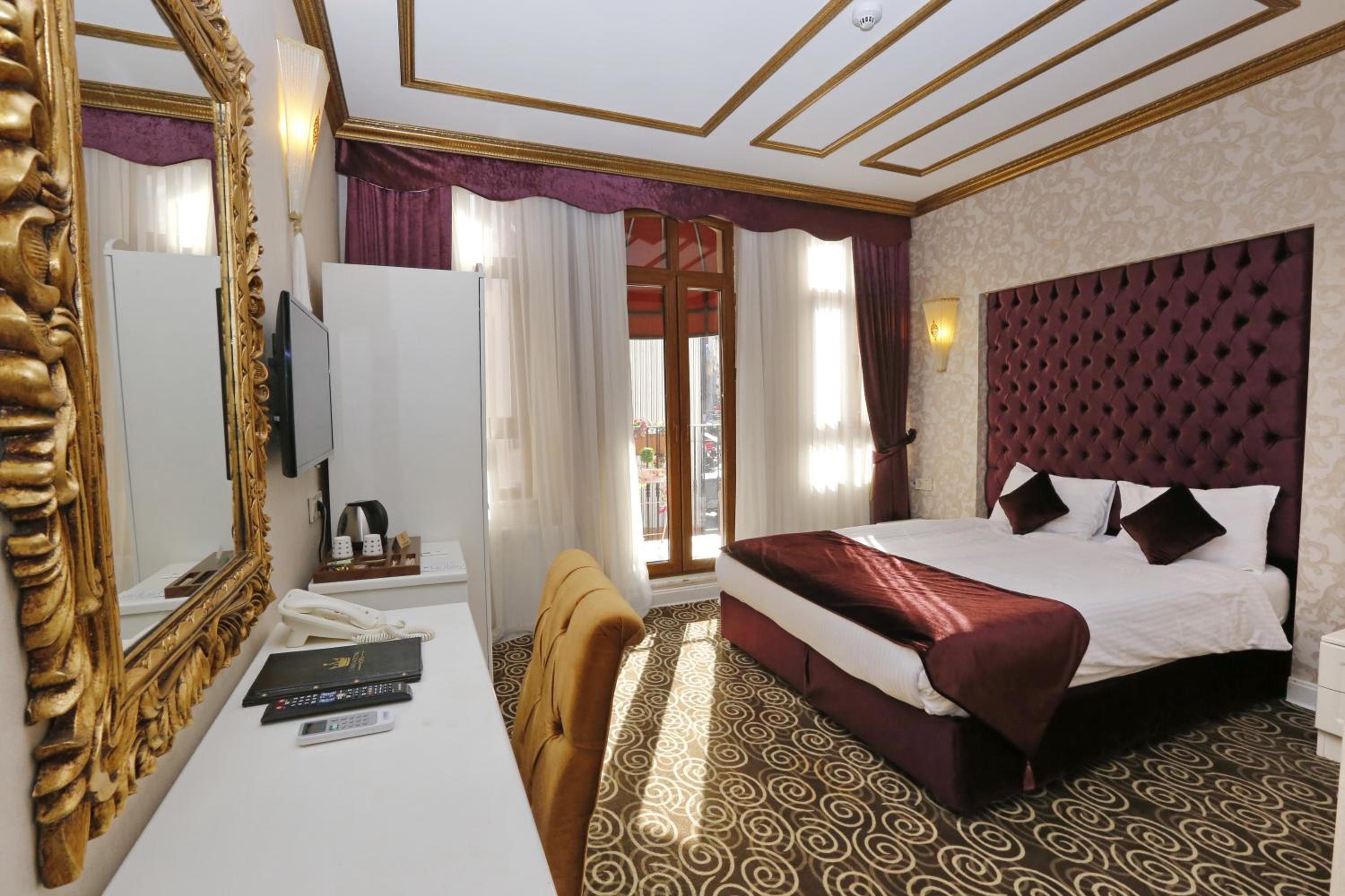 Suite with Balcony photo 2