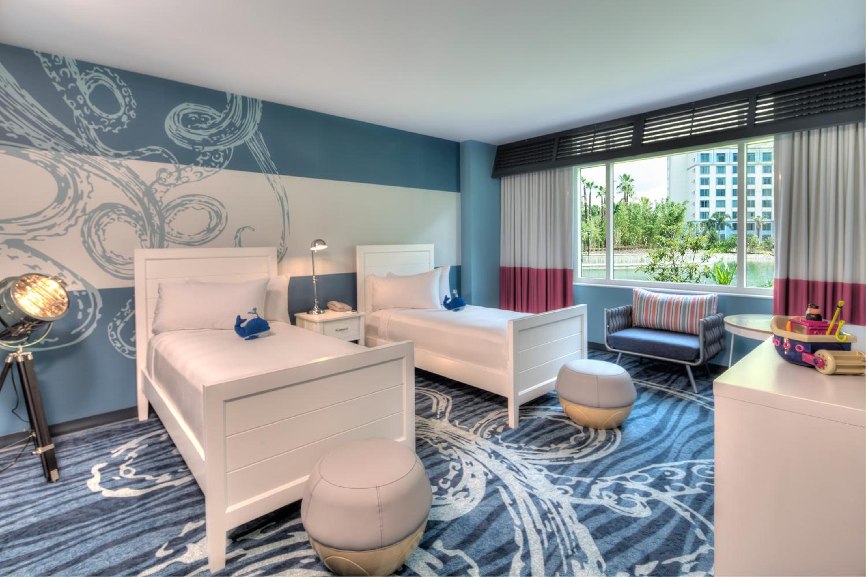 Kids Suite (Includes Early Park Admission*)