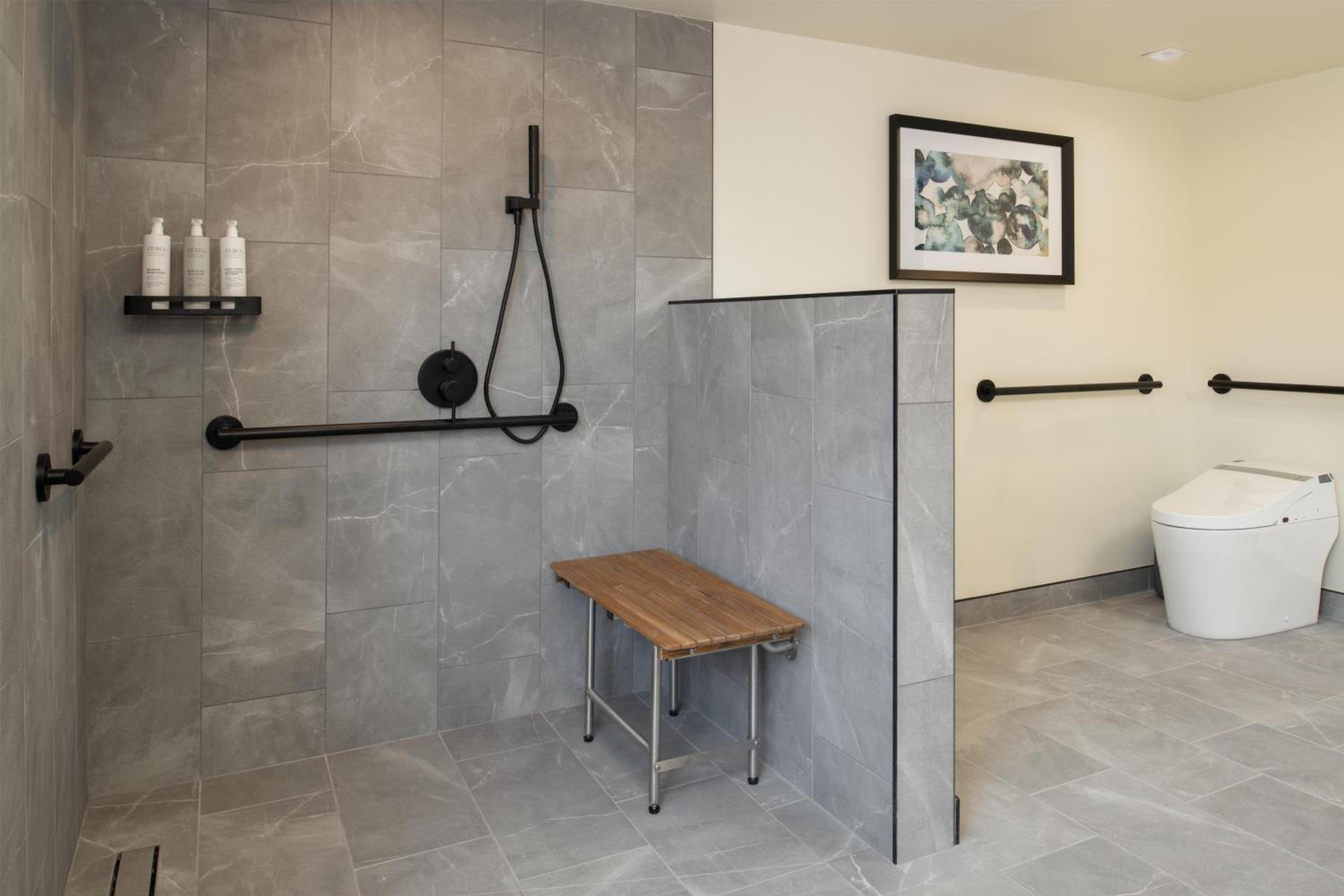 King Room with Pool Patio, Fire Pit and Roll-In Shower - Mobility Access - Photo 1