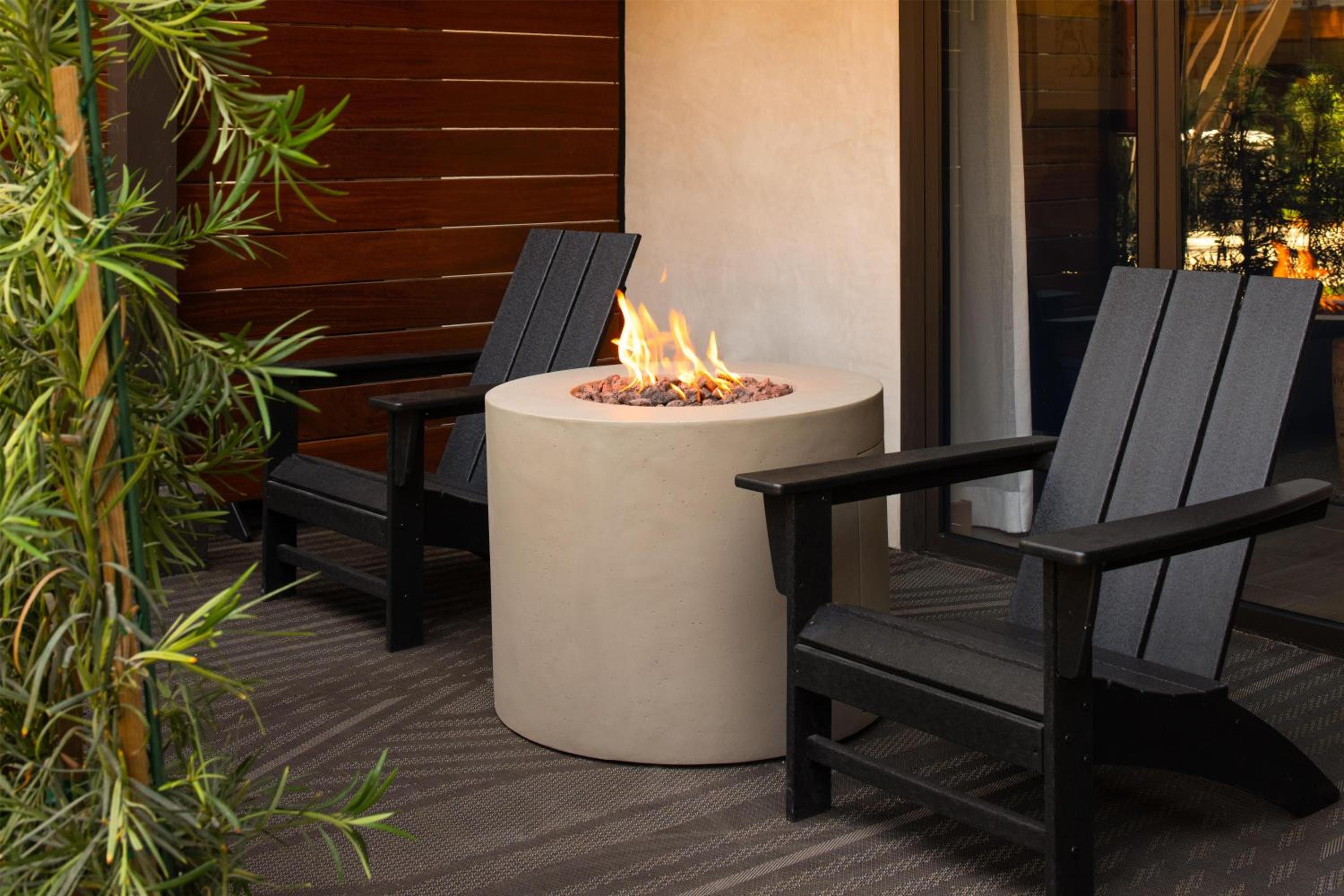 King Room with Pool Patio, Fire Pit and Roll-In Shower - Mobility Access - Photo 2