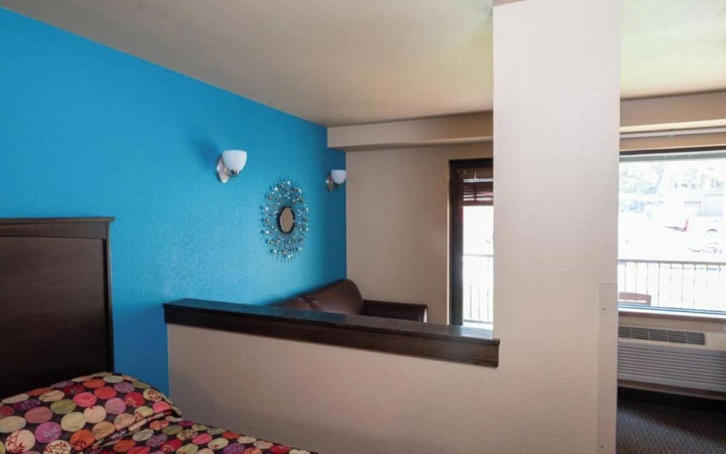 2 Queen Beds with Sofa Bed photo 2