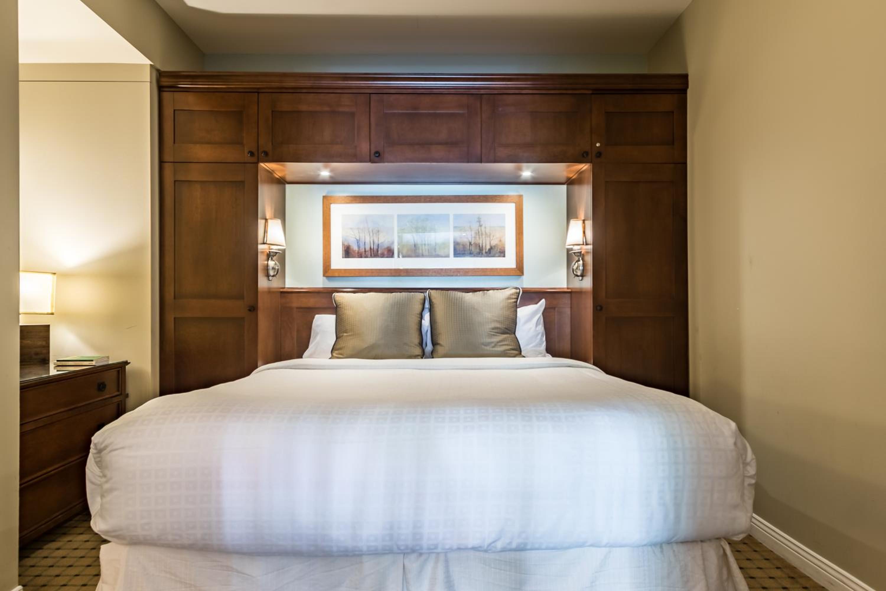 One-Bedroom Family Suite - Photo 7