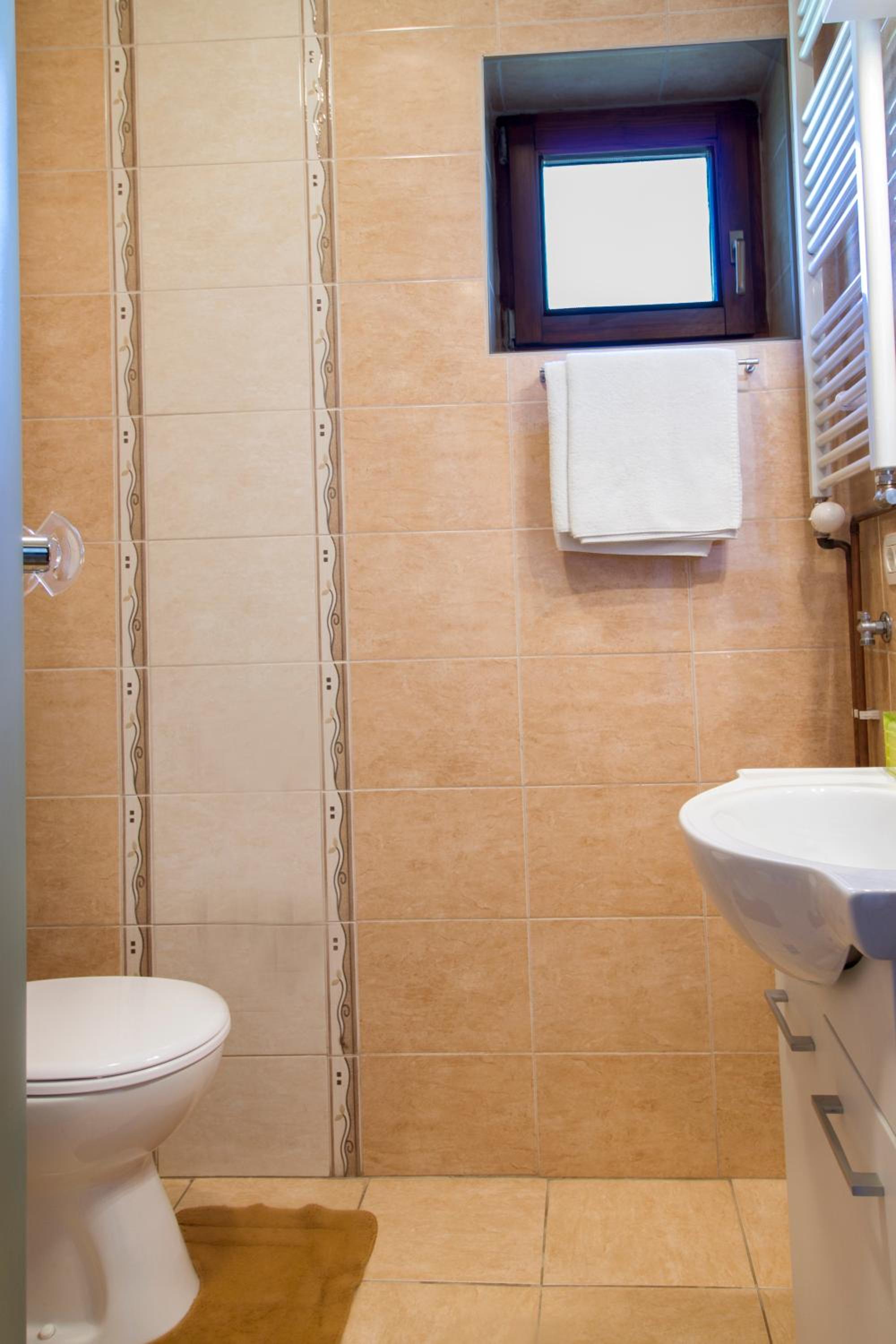 Two-Bedroom Apartment with Balcony - Photo 9