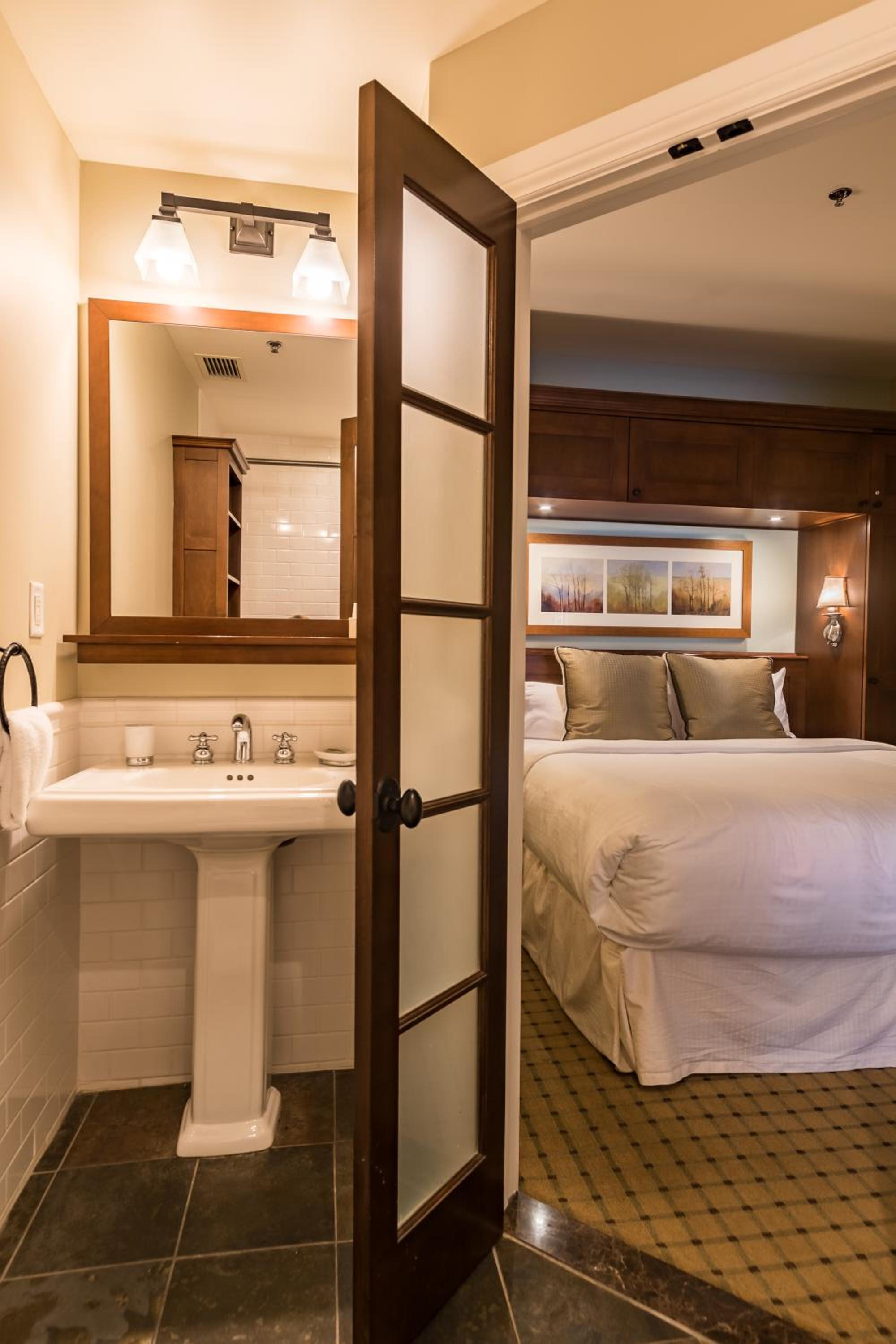 One-Bedroom Family Suite - Photo 16