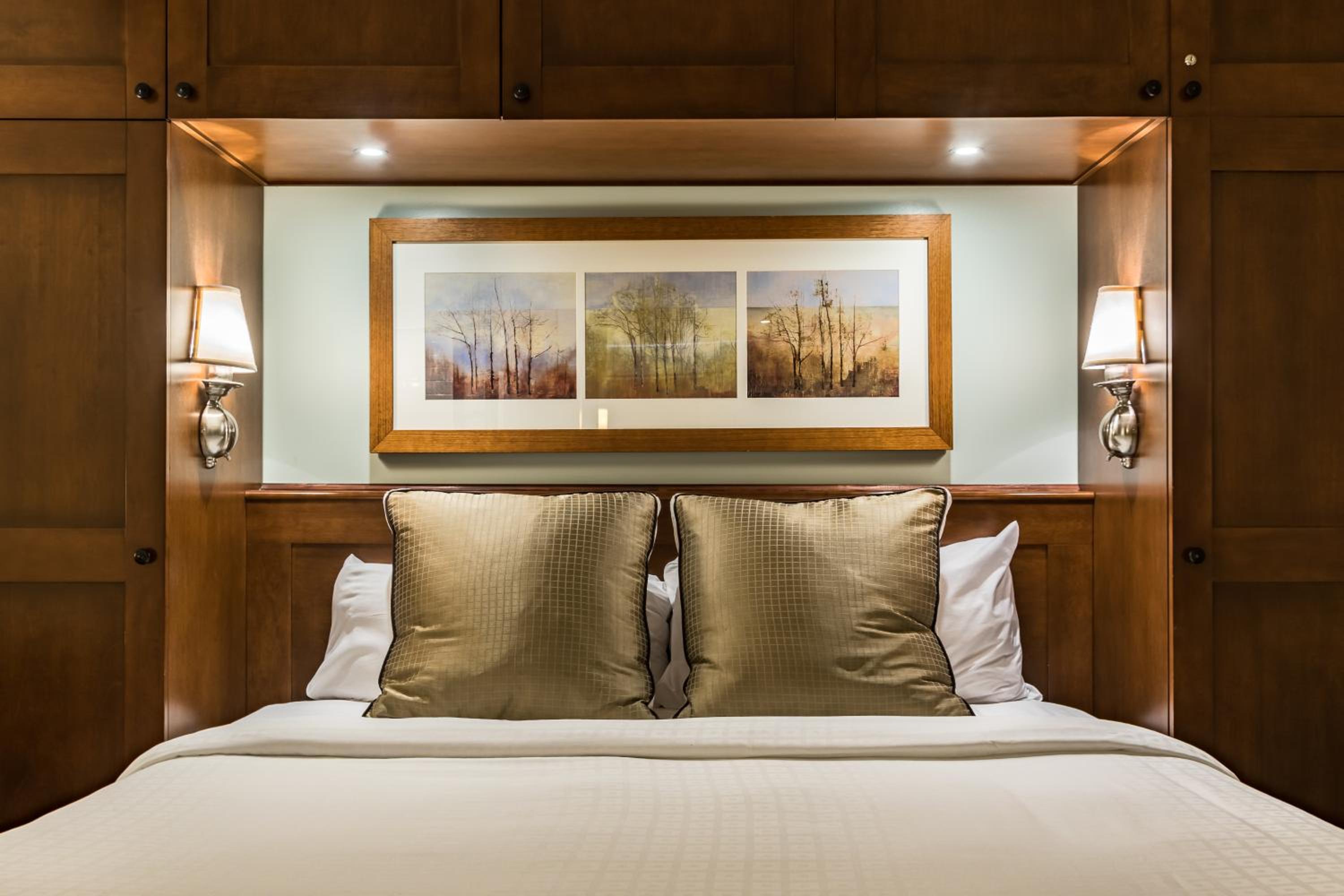 One-Bedroom Suite - Photo 7