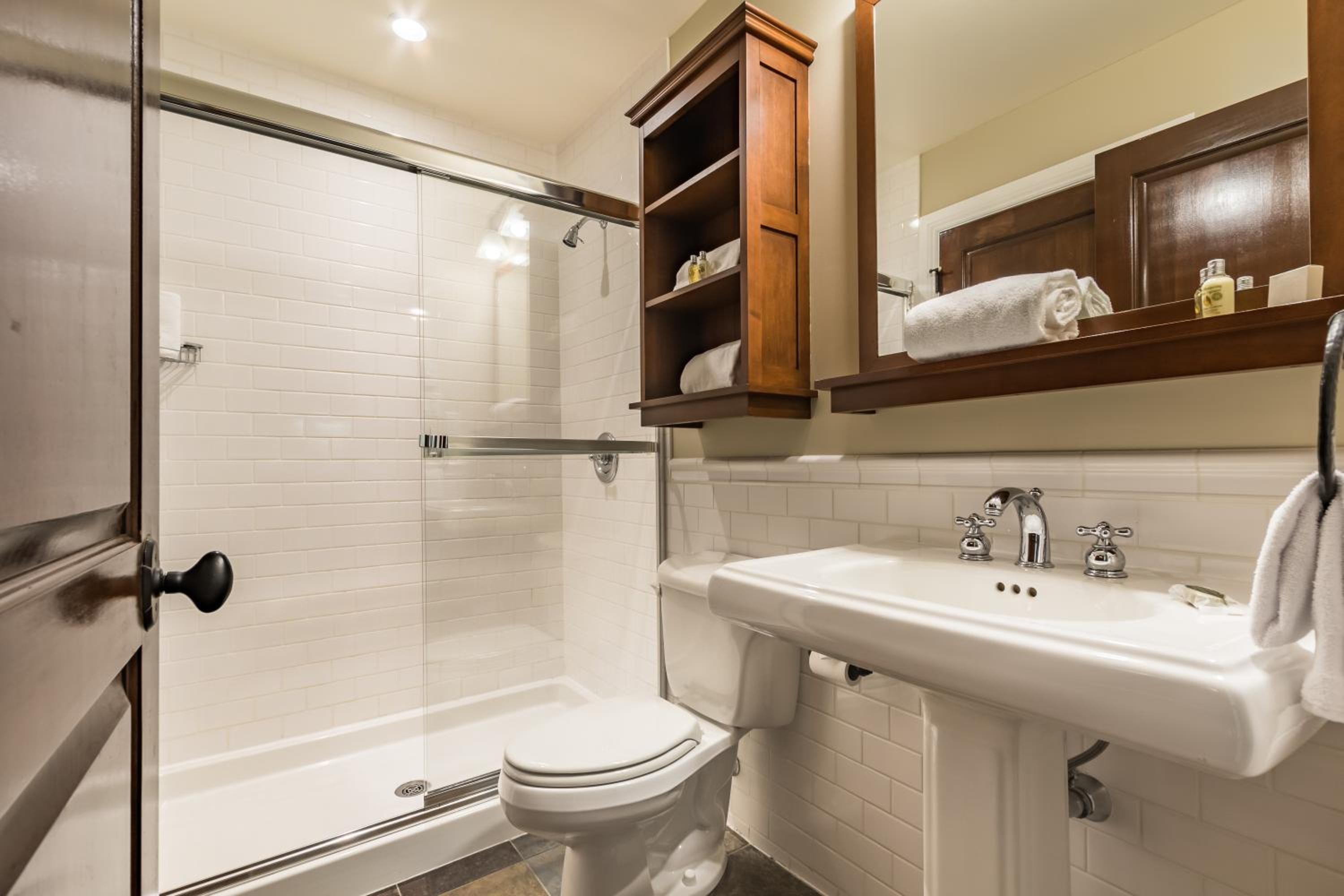 Two-Bedroom Suite - Photo 6