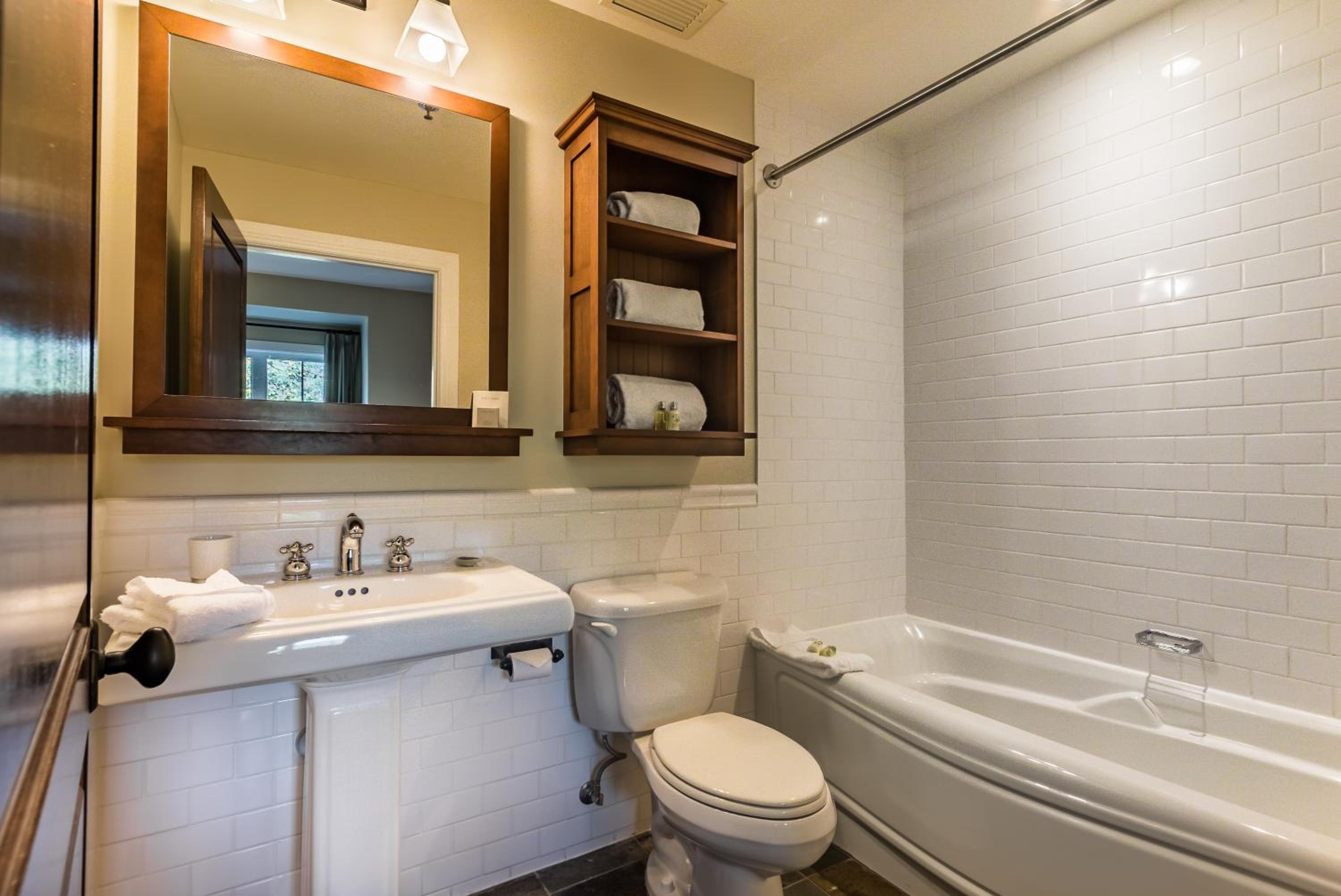Two-Bedroom Suite - Photo 4
