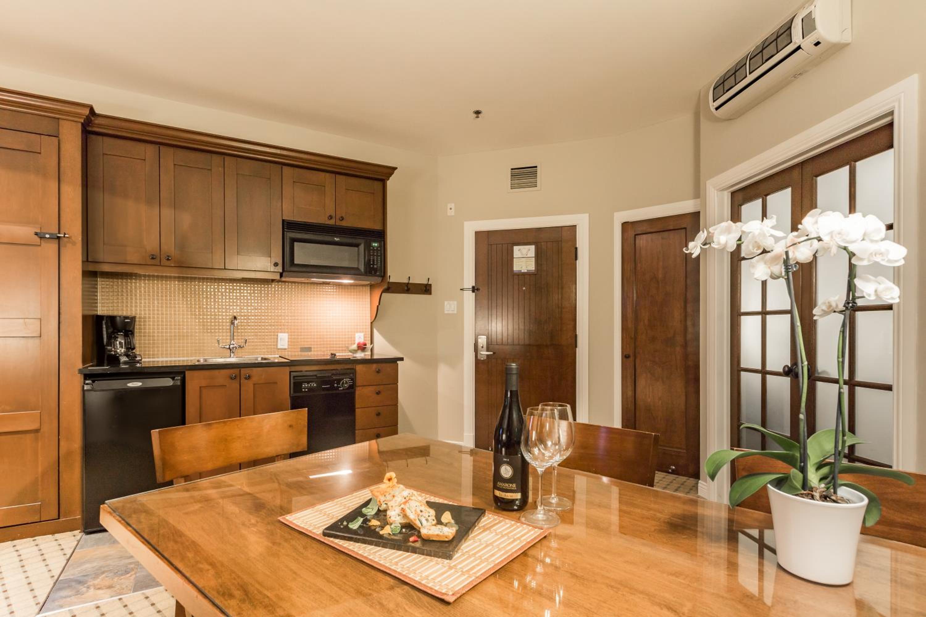Two-Bedroom Suite - Photo 2