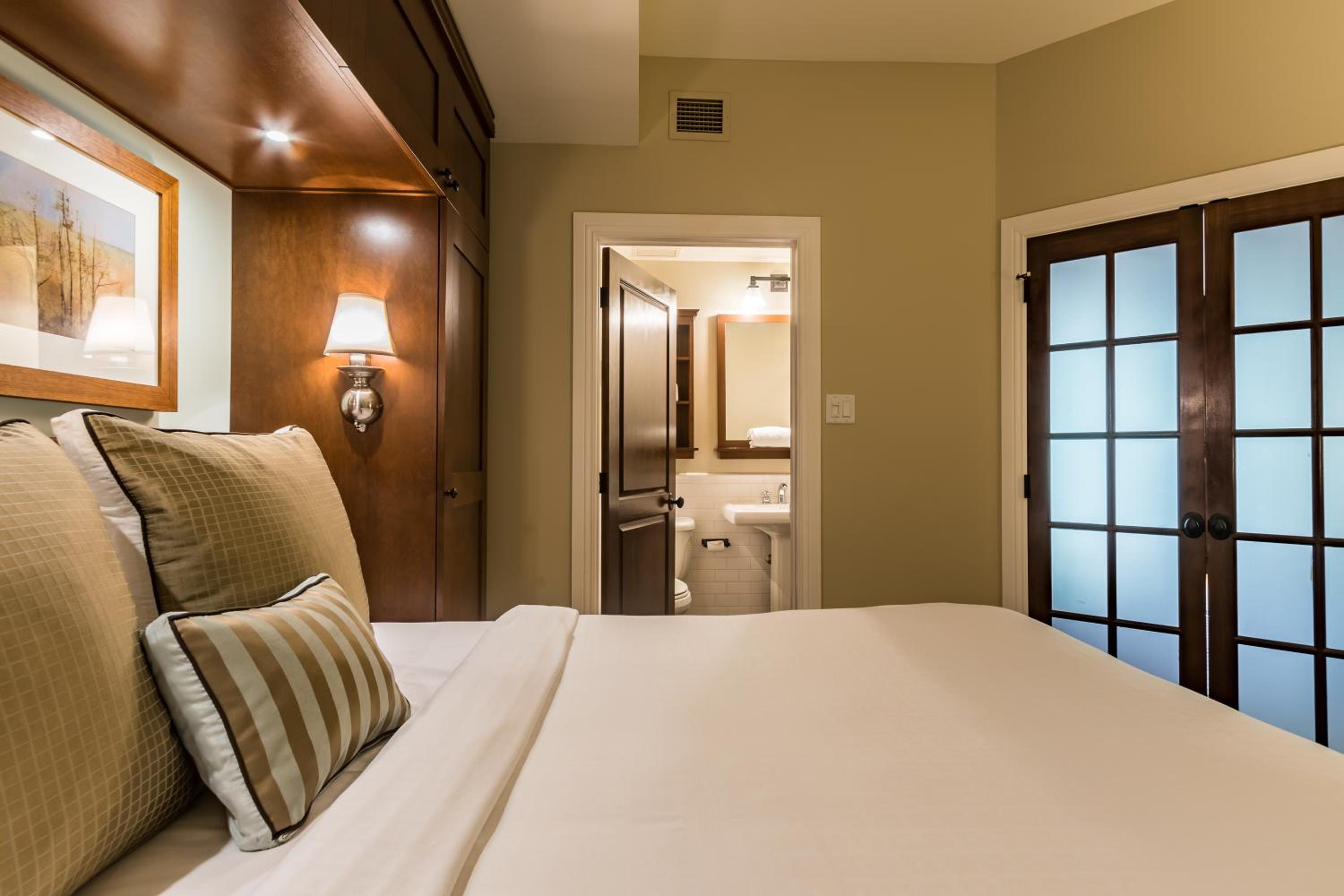 Two-Bedroom Family Suite - Photo 13