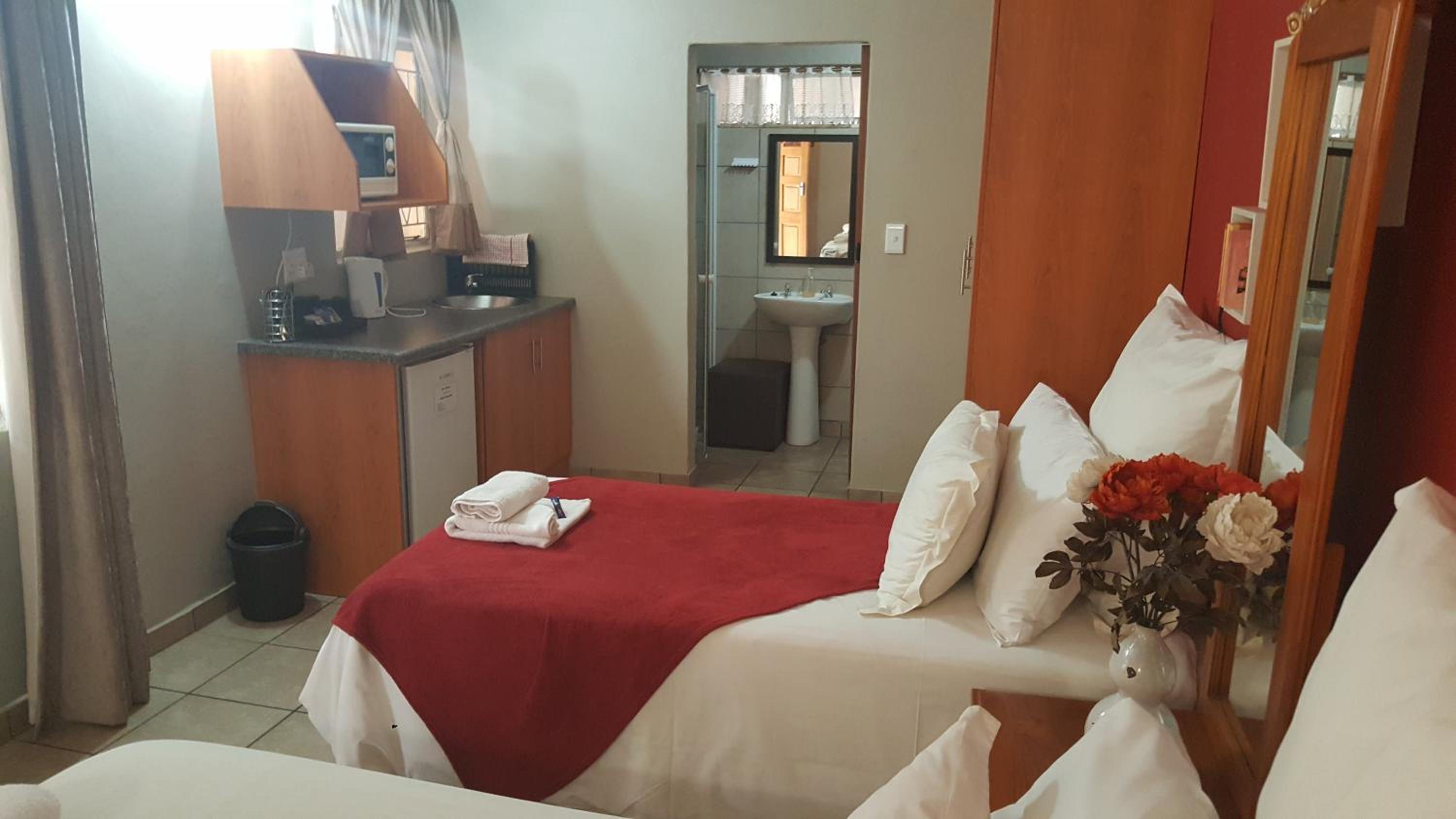 Standard Triple Room - Photo 1