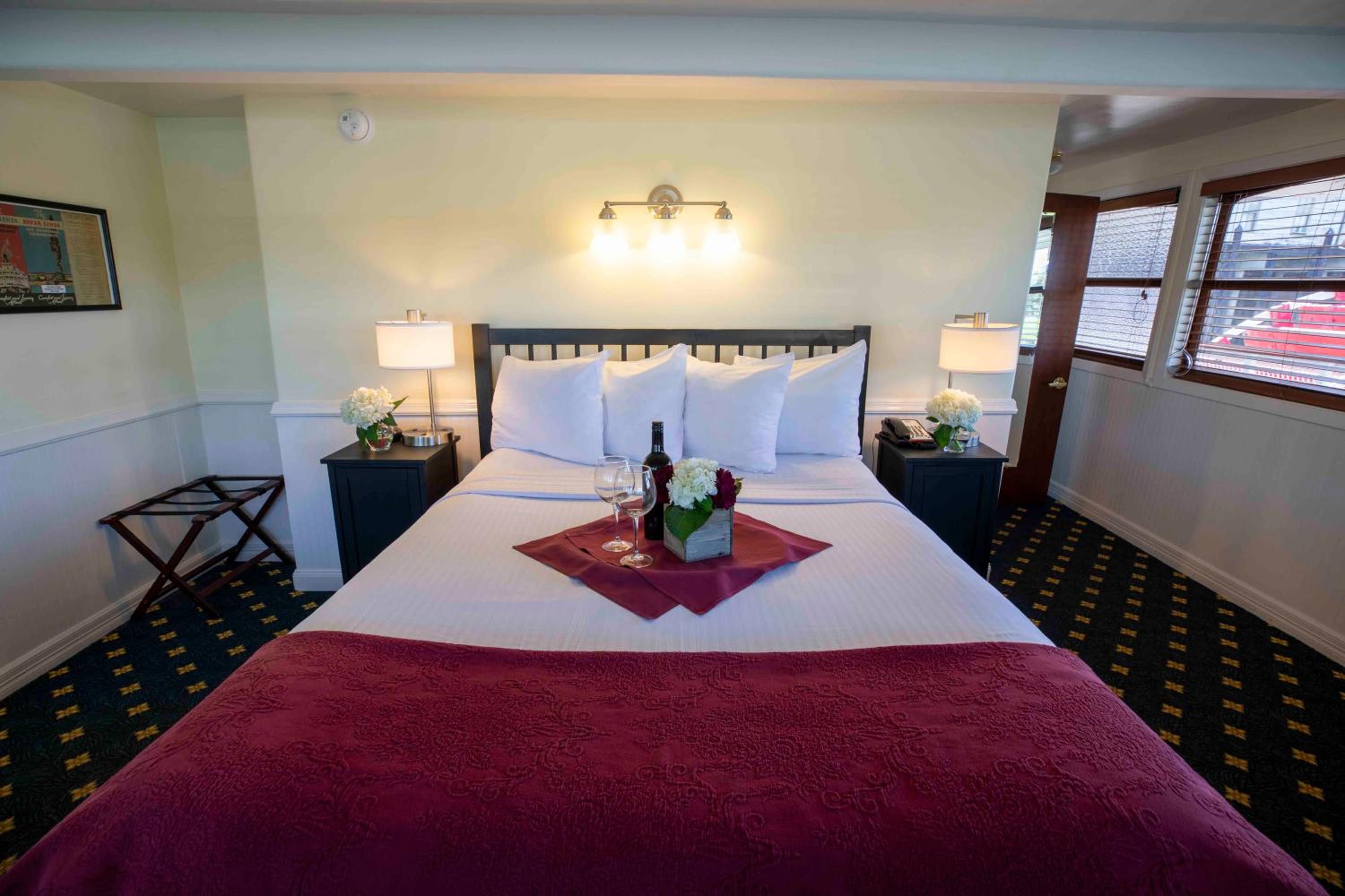 Deluxe Double Room with River View - Disability Access - Photo 2