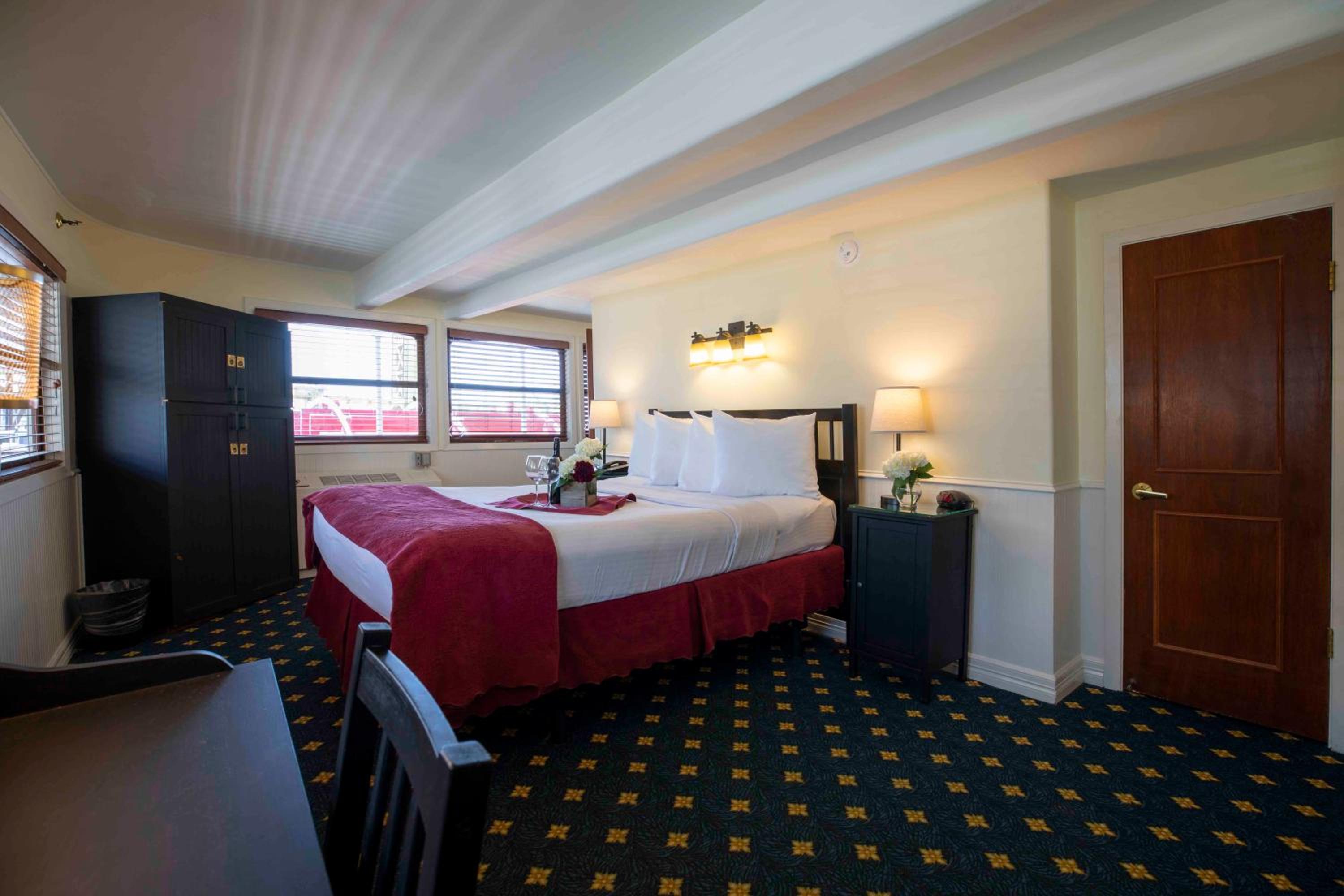 Deluxe Queen Room with City View - Disability Access - Photo 3