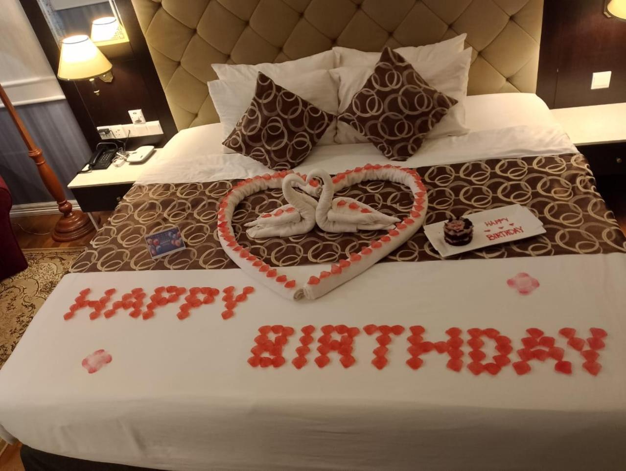 Pines King Celebratory Room (Decorated Occasion)