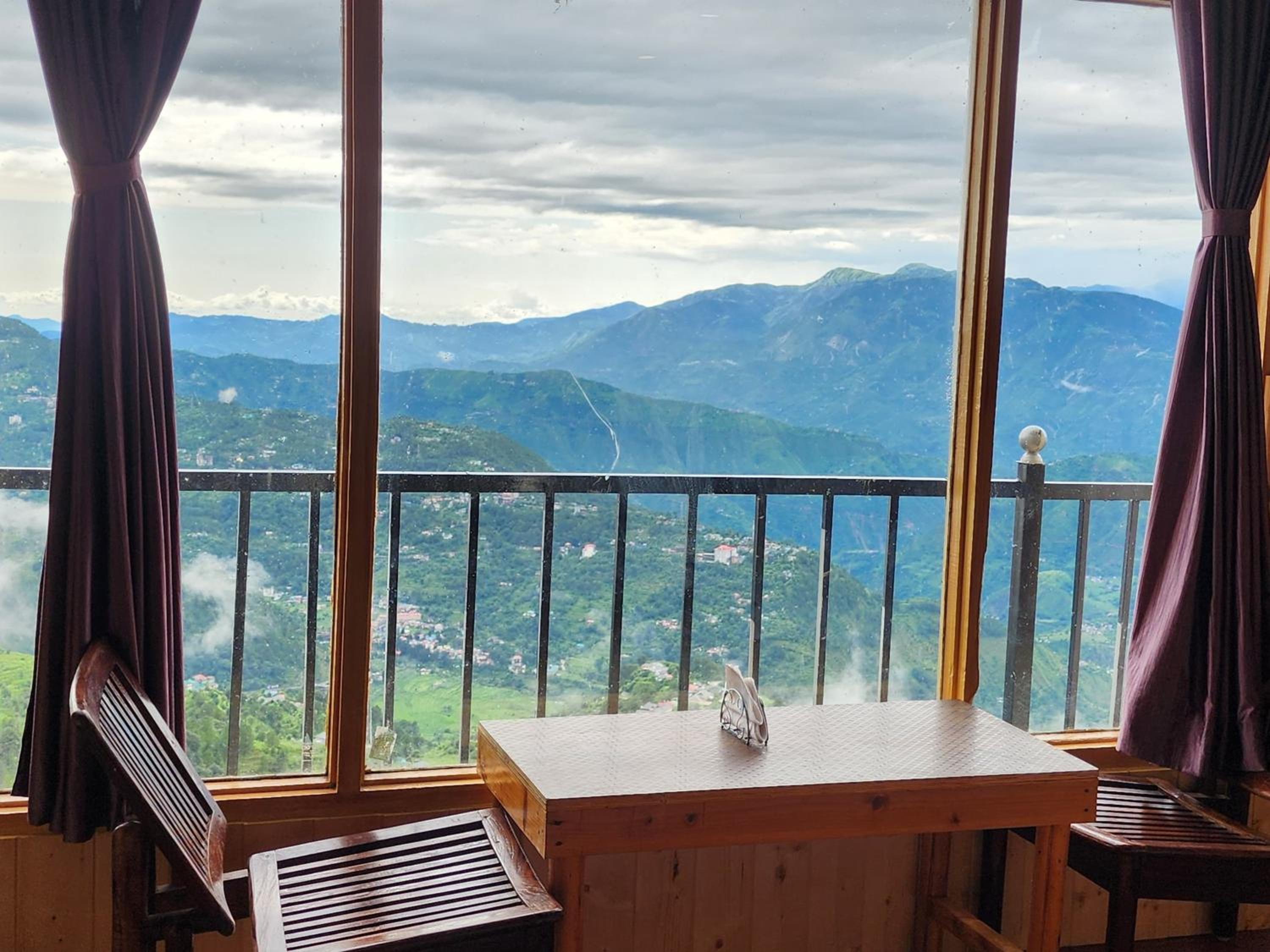 Deluxe Double Room with Balcony photo 3