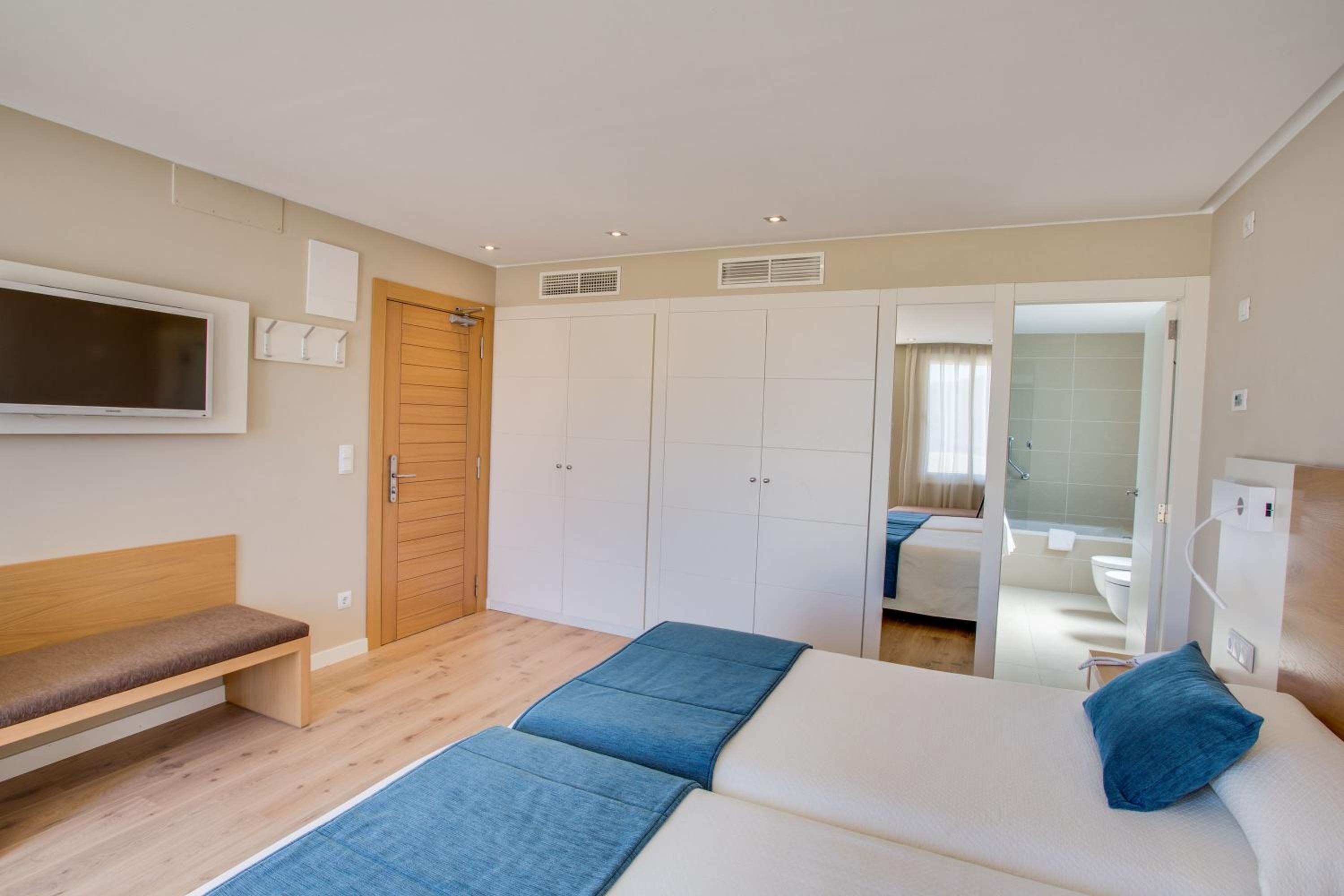 Superior Triple Room (3 Adults) - Photo 3