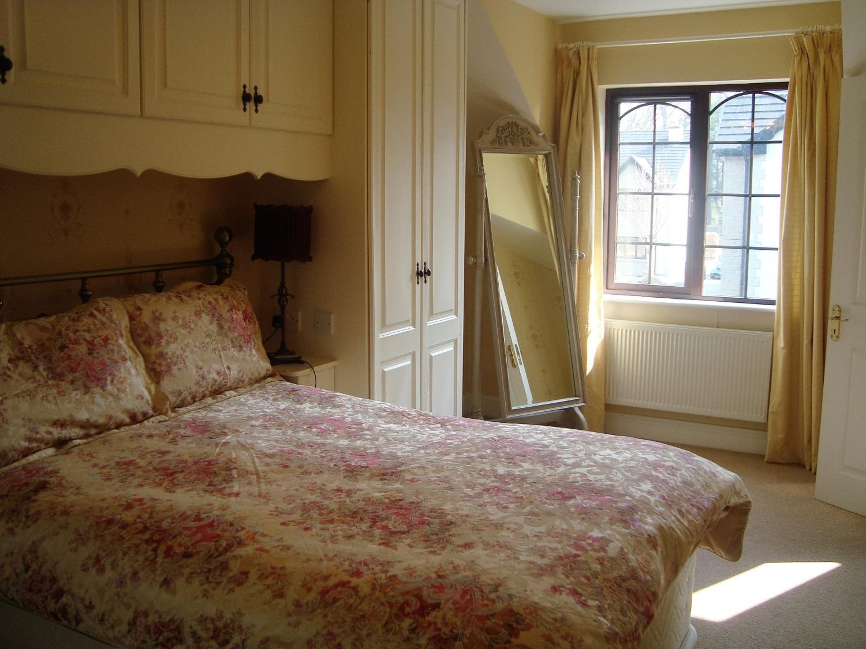 Four-Bedroom House photo 1