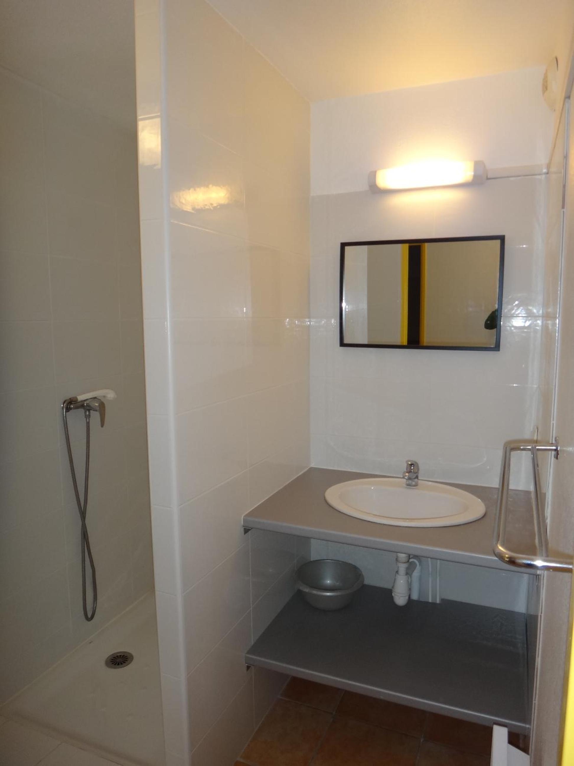 One-Bedroom Apartment - Photo 6