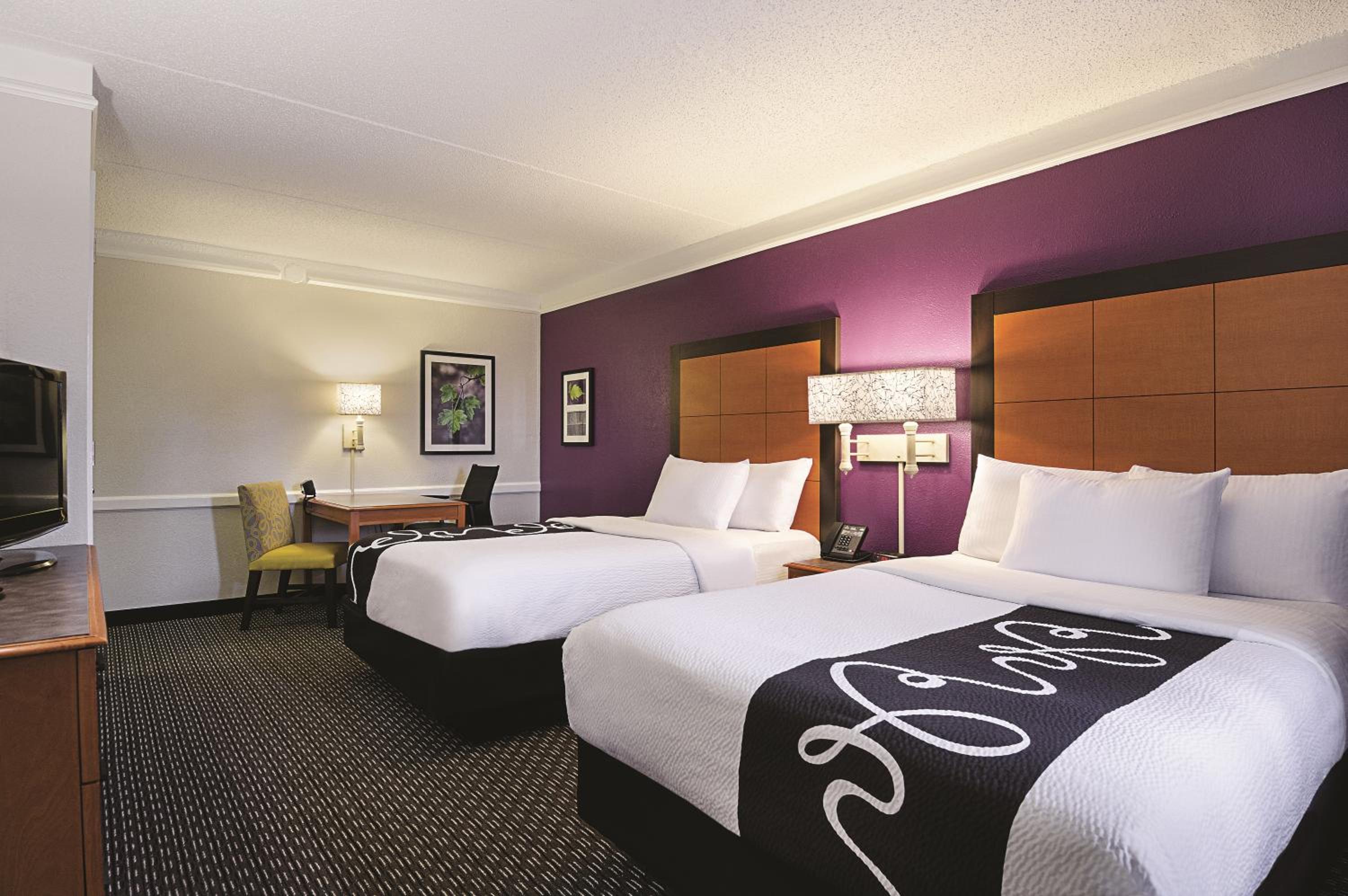 Double Room with Two Double Beds - Non-Smoking - Photo 5
