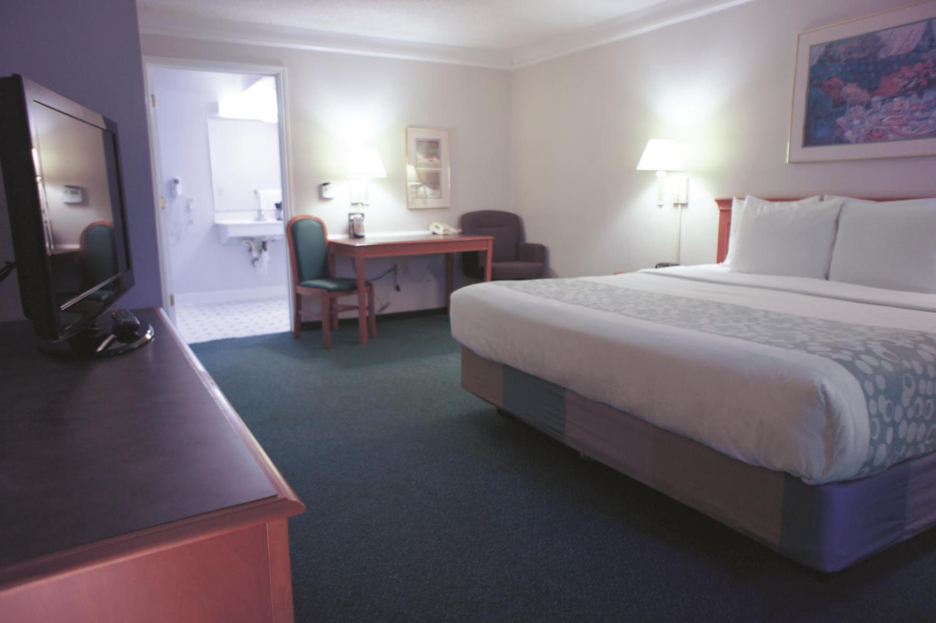 Double Room with Two Double Beds - Smoking photo 3