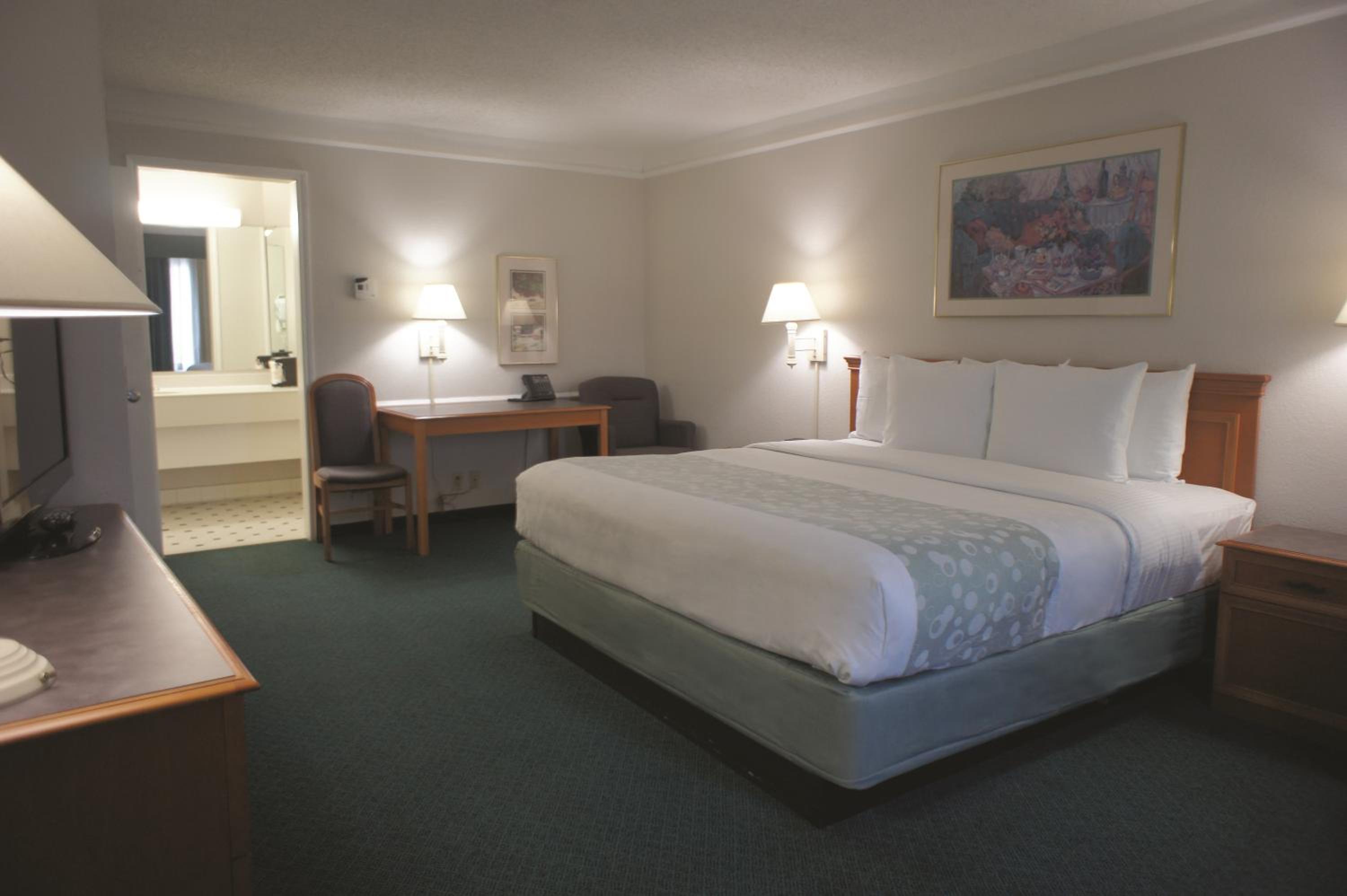 King Room - Non-Smoking photo 3