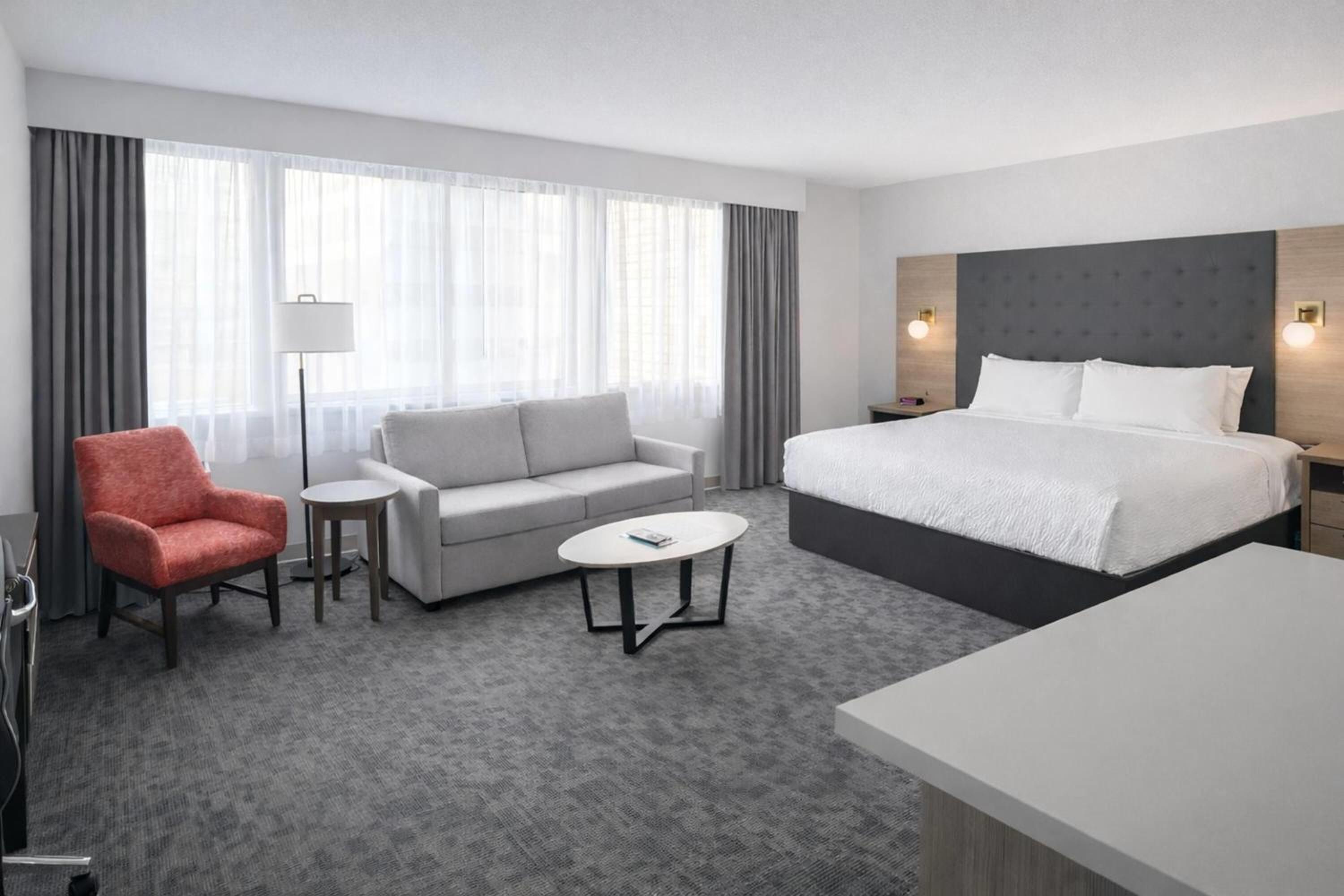 Executive Junior King Suite - Non-Smoking - Photo 1