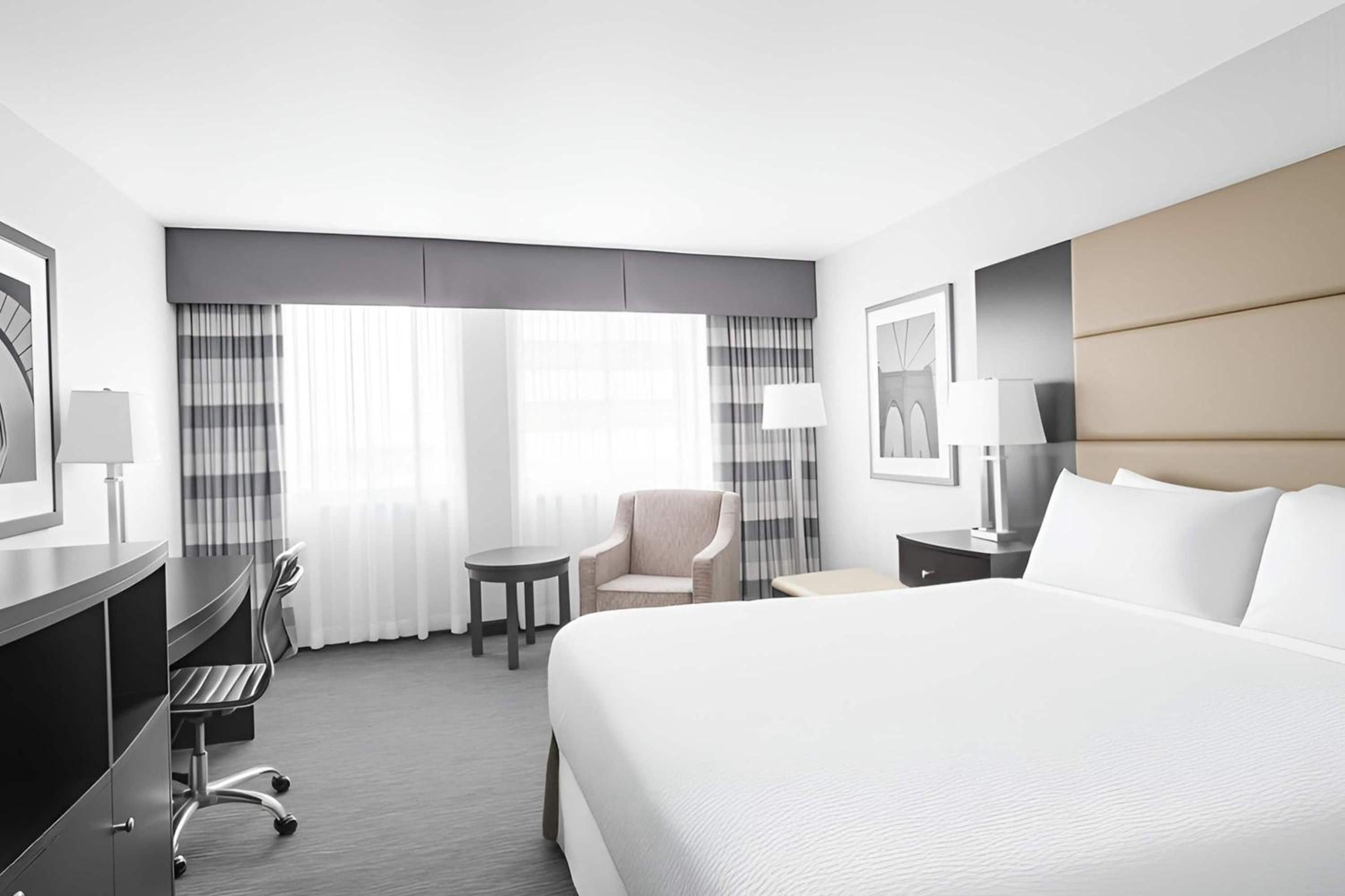 Business King Room - Non-Smoking - Photo 1