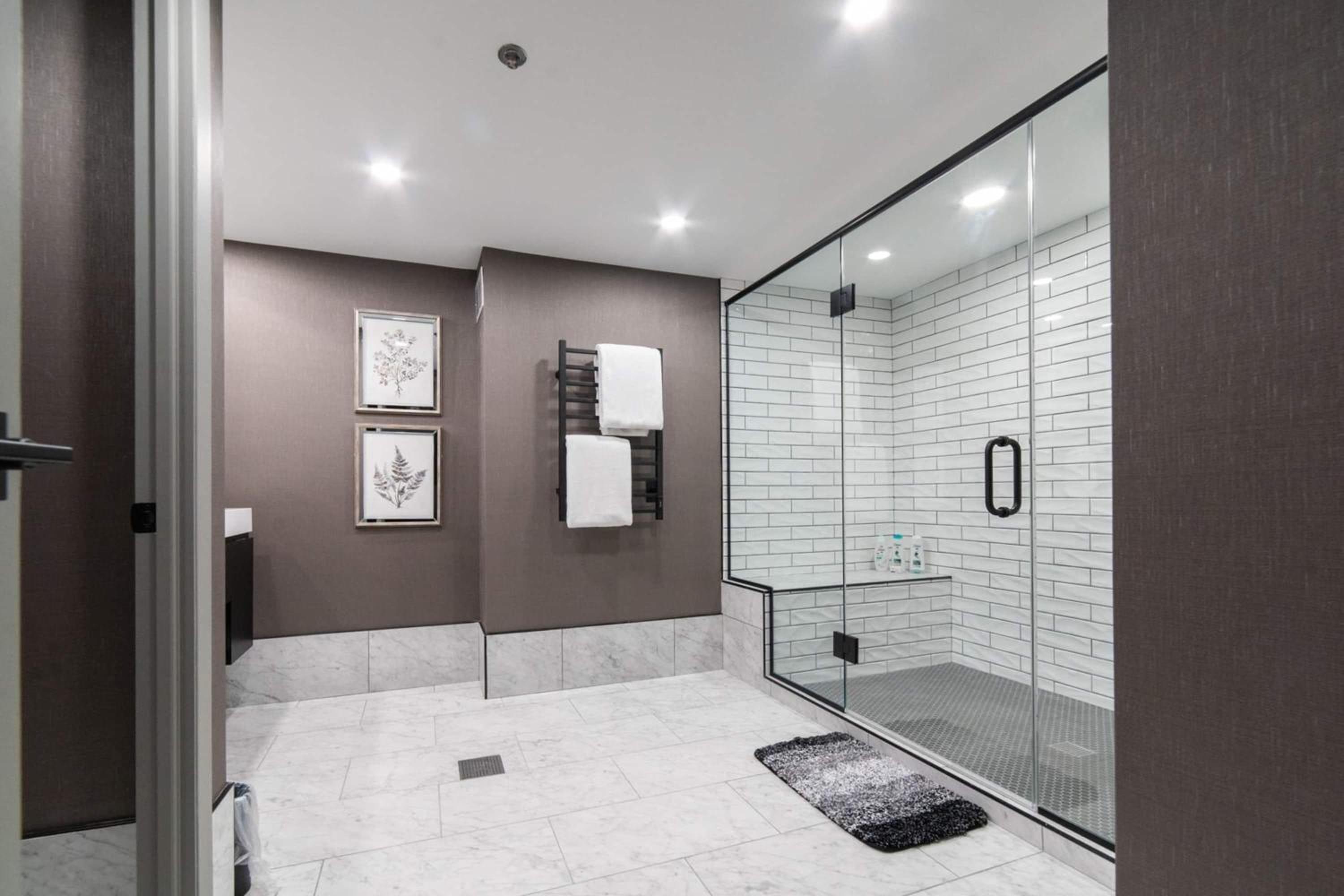 One-Bedroom Penthouse King Suite - Non-Smoking
